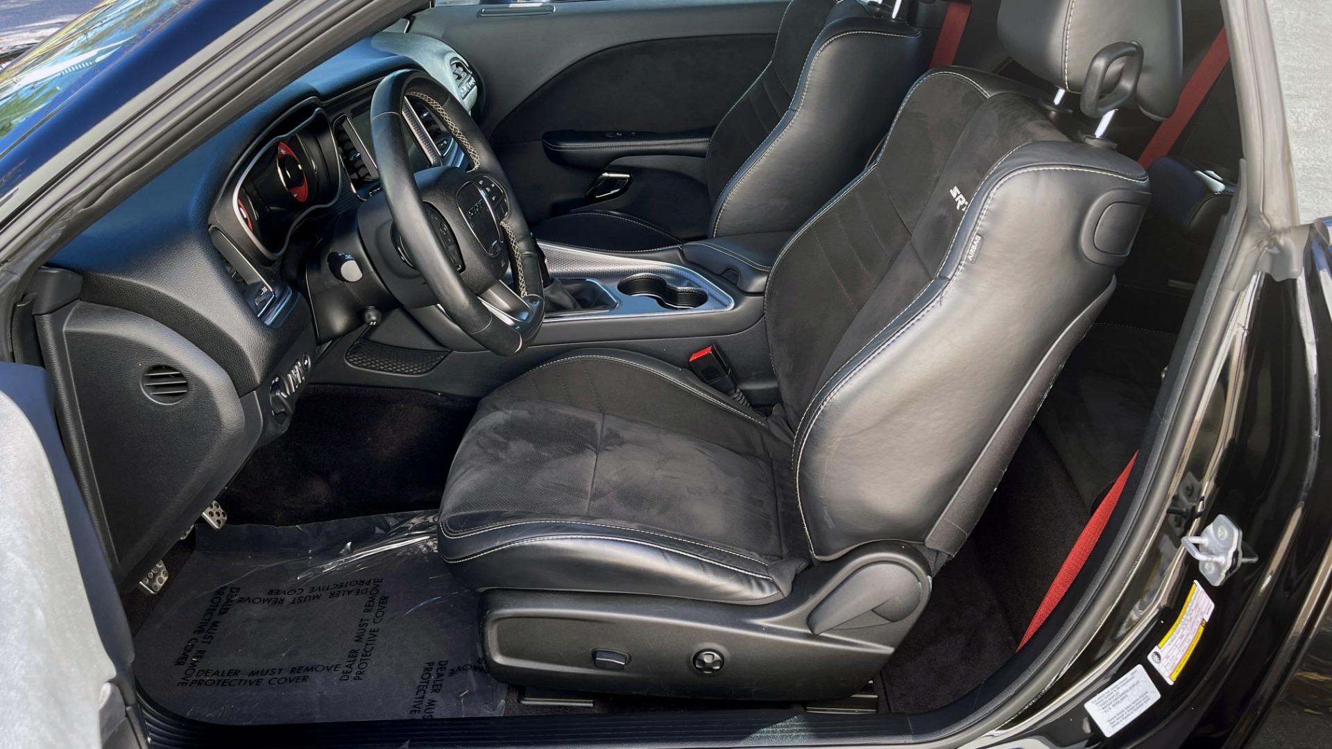 Used 2016 Dodge CHALLENGER SRT HELLCAT 6.2L SC HEMI 707HP / 6-SPD MAN / SUNROOF / REARVIEW for sale Sold at Formula Imports in Charlotte NC 28227 29