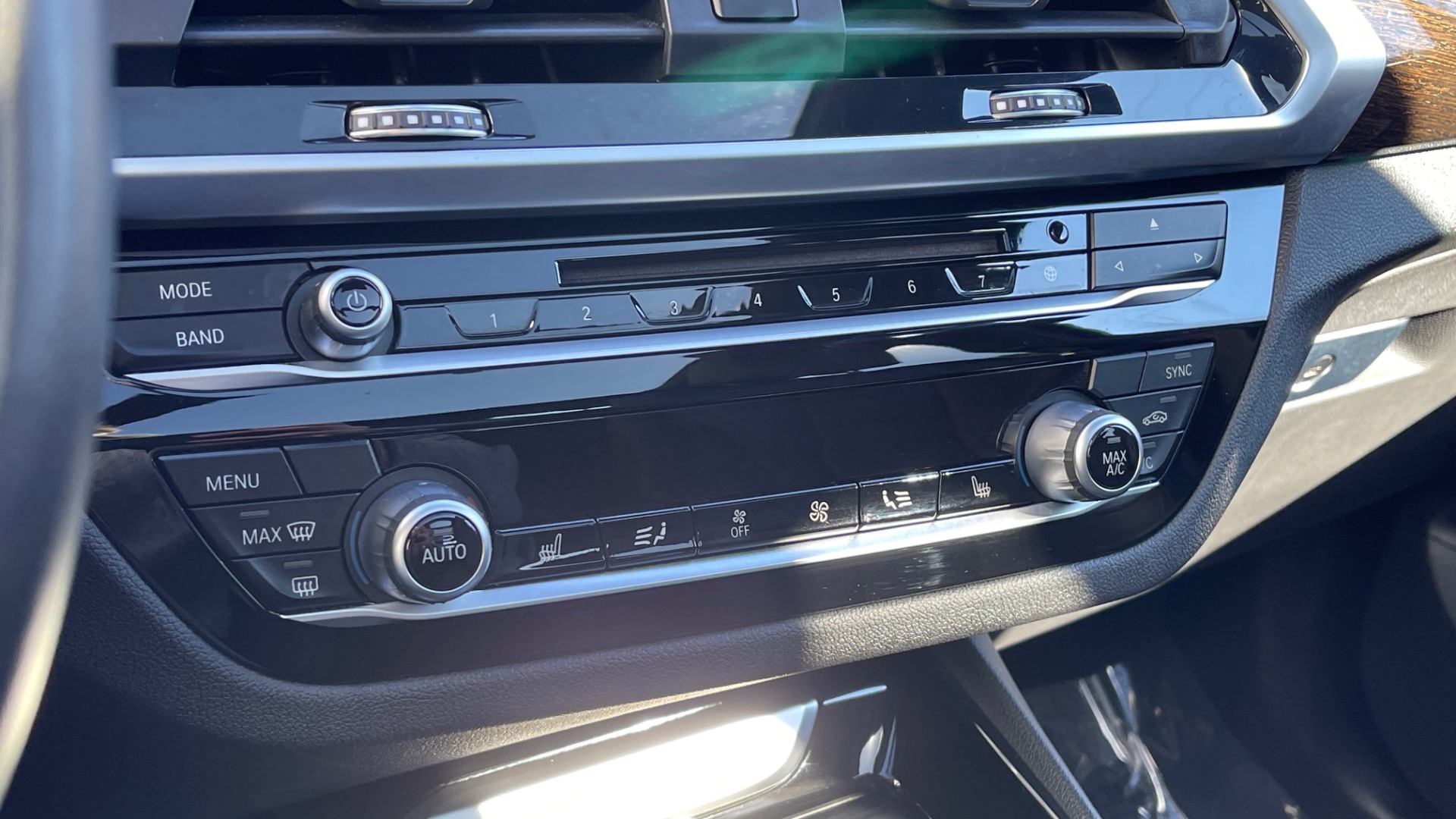 Used 2018 BMW X3 XDRIVE30I / PDC / PANO-ROOF / HTD STS & STRNG WHEEL / REAVIEW for sale Sold at Formula Imports in Charlotte NC 28227 39