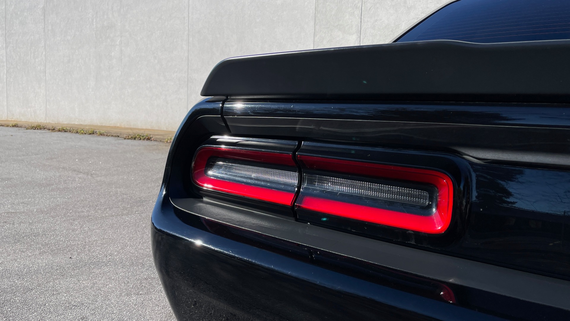 Used 2018 Dodge CHALLENGER R/T SCAT PACK 6.4L HEMI COUPE / 6-SPD MANUAL / BREMBO BRAKES for sale Sold at Formula Imports in Charlotte NC 28227 25