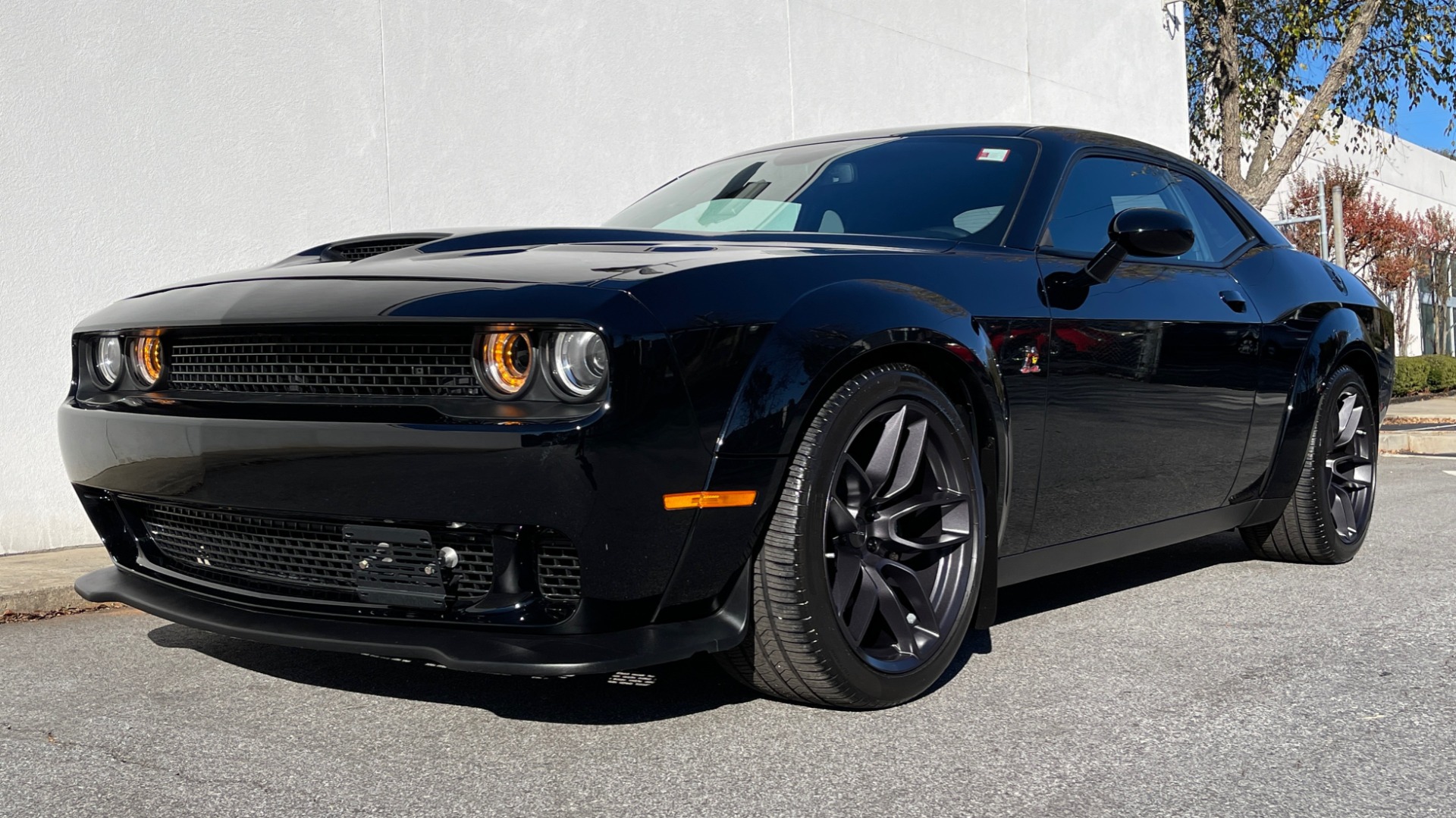 Used 2018 Dodge CHALLENGER R/T SCAT PACK 6.4L HEMI COUPE / 6-SPD MANUAL / BREMBO BRAKES for sale Sold at Formula Imports in Charlotte NC 28227 3