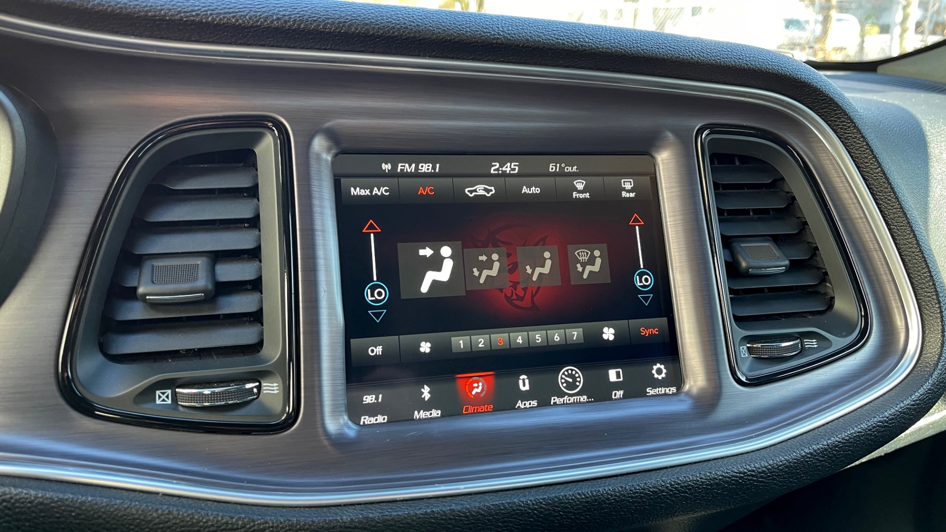 Used 2018 Dodge CHALLENGER R/T SCAT PACK 6.4L HEMI COUPE / 6-SPD MANUAL / BREMBO BRAKES for sale $43,995 at Formula Imports in Charlotte NC 28227 40