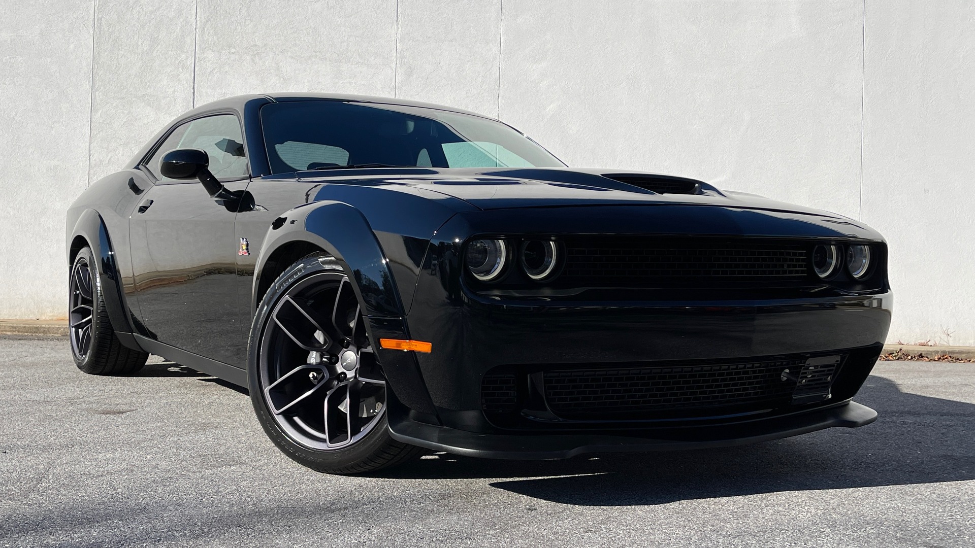 Used 2018 Dodge CHALLENGER R/T SCAT PACK 6.4L HEMI COUPE / 6-SPD MANUAL / BREMBO BRAKES for sale Sold at Formula Imports in Charlotte NC 28227 5