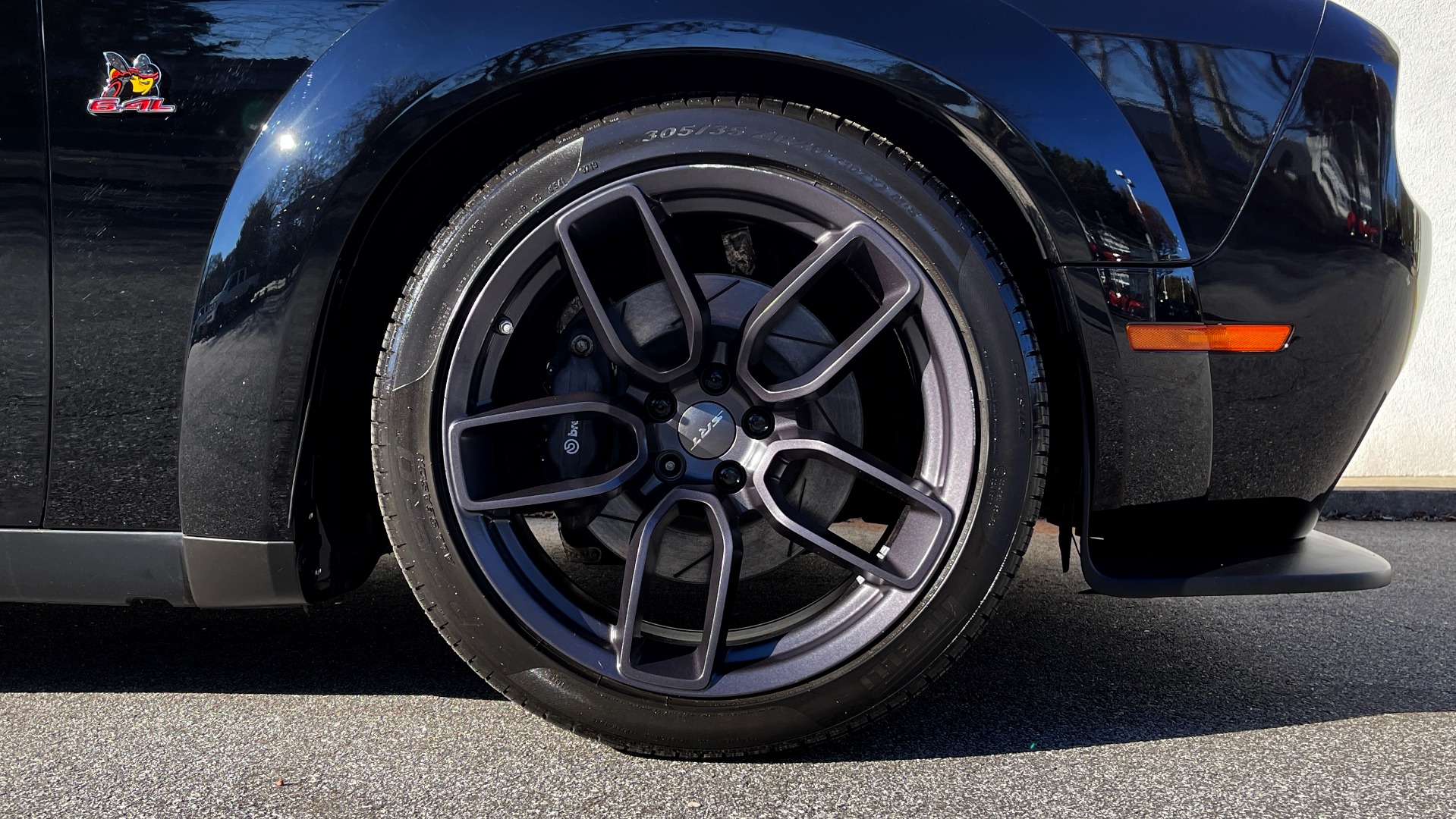 Used 2018 Dodge CHALLENGER R/T SCAT PACK 6.4L HEMI COUPE / 6-SPD MANUAL / BREMBO BRAKES for sale Sold at Formula Imports in Charlotte NC 28227 61
