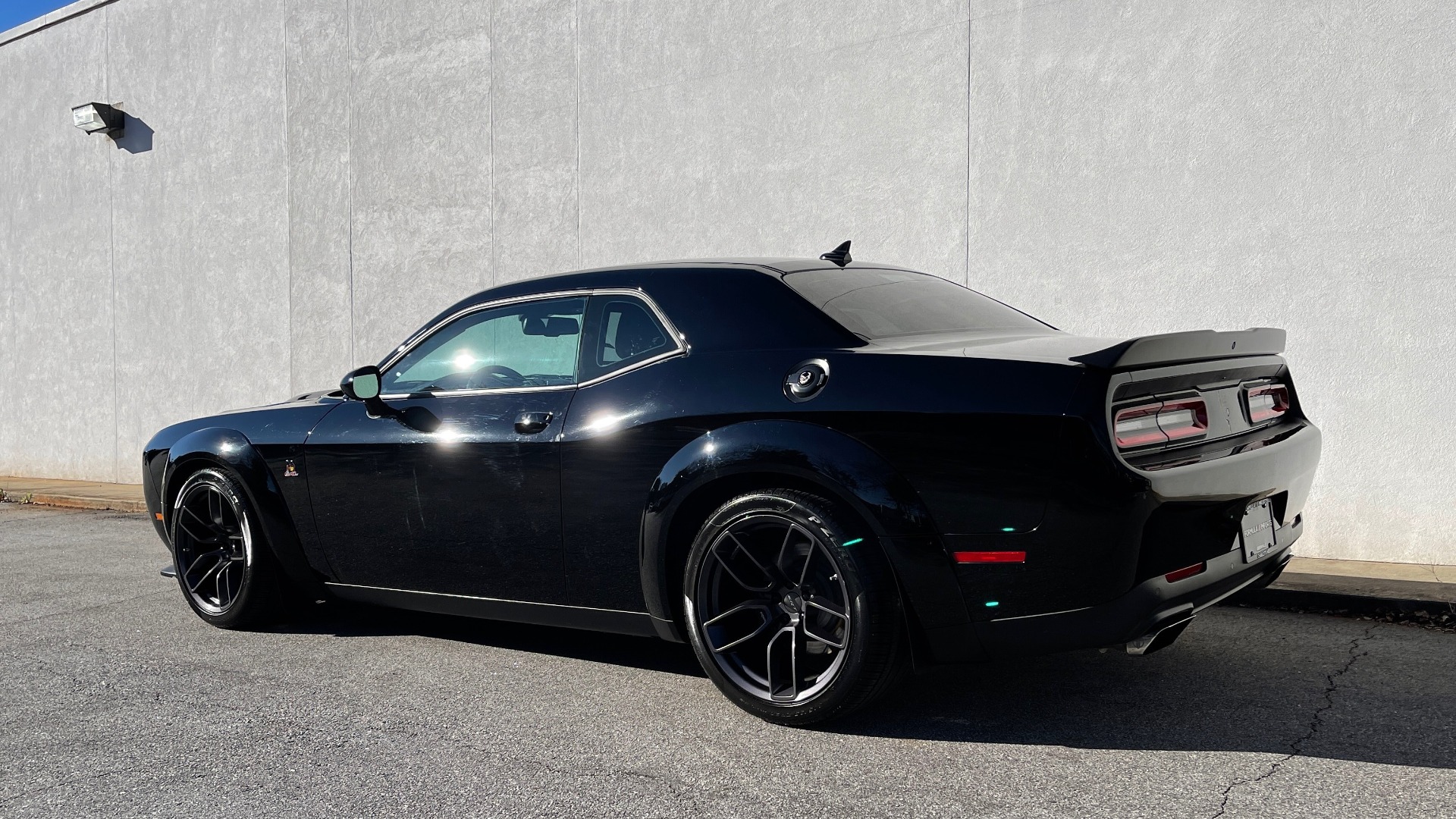 Used 2018 Dodge CHALLENGER R/T SCAT PACK 6.4L HEMI COUPE / 6-SPD MANUAL / BREMBO BRAKES for sale Sold at Formula Imports in Charlotte NC 28227 7