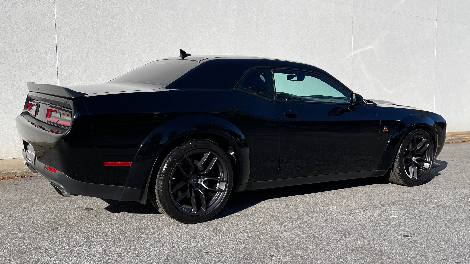 Used 2018 Dodge CHALLENGER R/T SCAT PACK 6.4L HEMI COUPE / 6-SPD MANUAL / BREMBO BRAKES for sale Sold at Formula Imports in Charlotte NC 28227 8