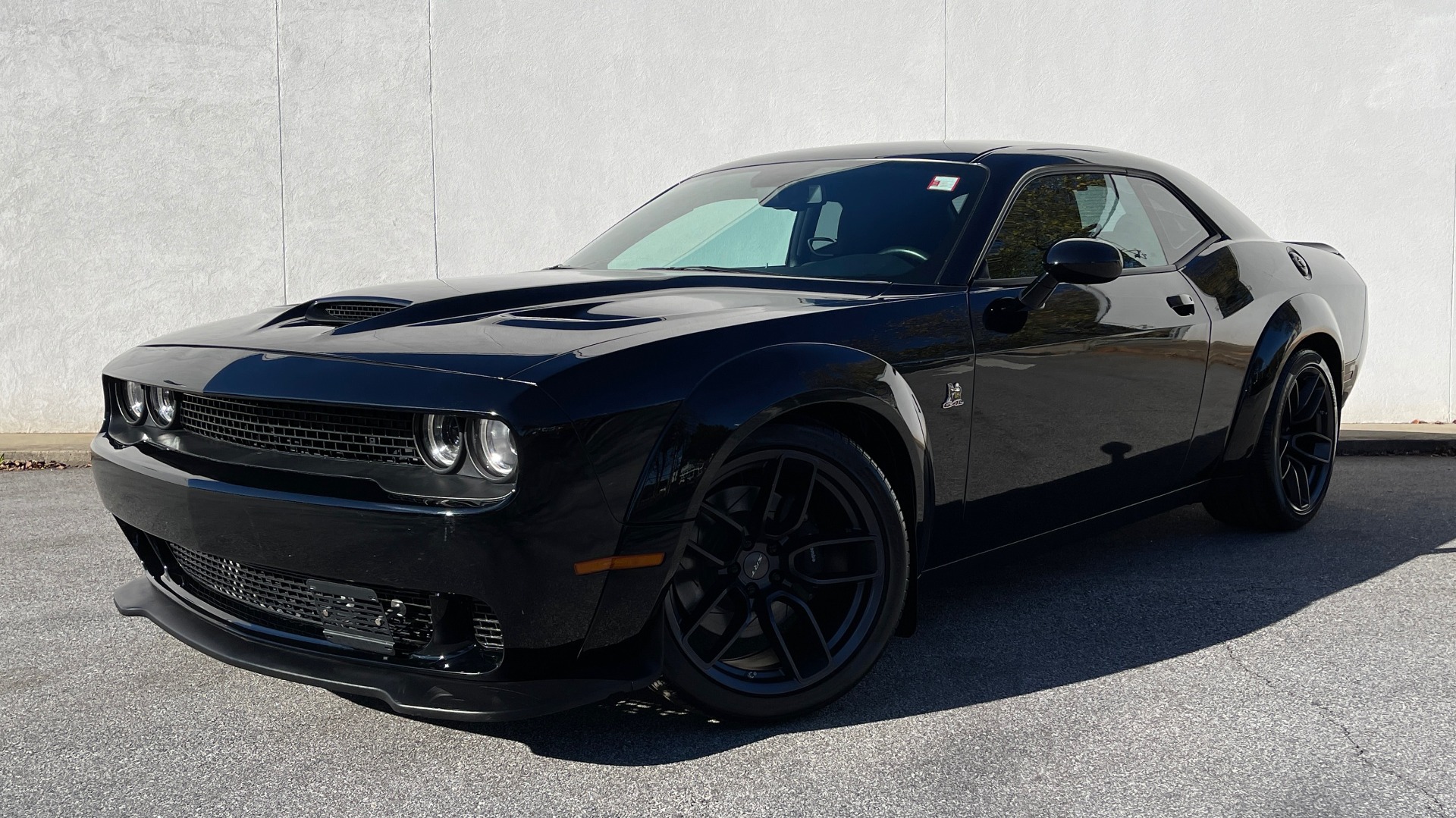 Used 2018 Dodge CHALLENGER R/T SCAT PACK 6.4L HEMI COUPE / 6-SPD MANUAL / BREMBO BRAKES for sale Sold at Formula Imports in Charlotte NC 28227 1