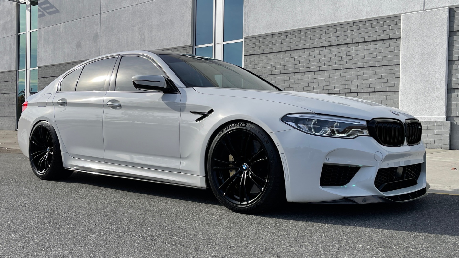 Used 2018 BMW M5 DRVR ASST PLUS / EXEC PKG / MCCB / B&W SND / ENTERTAINMENT for sale Sold at Formula Imports in Charlotte NC 28227 7