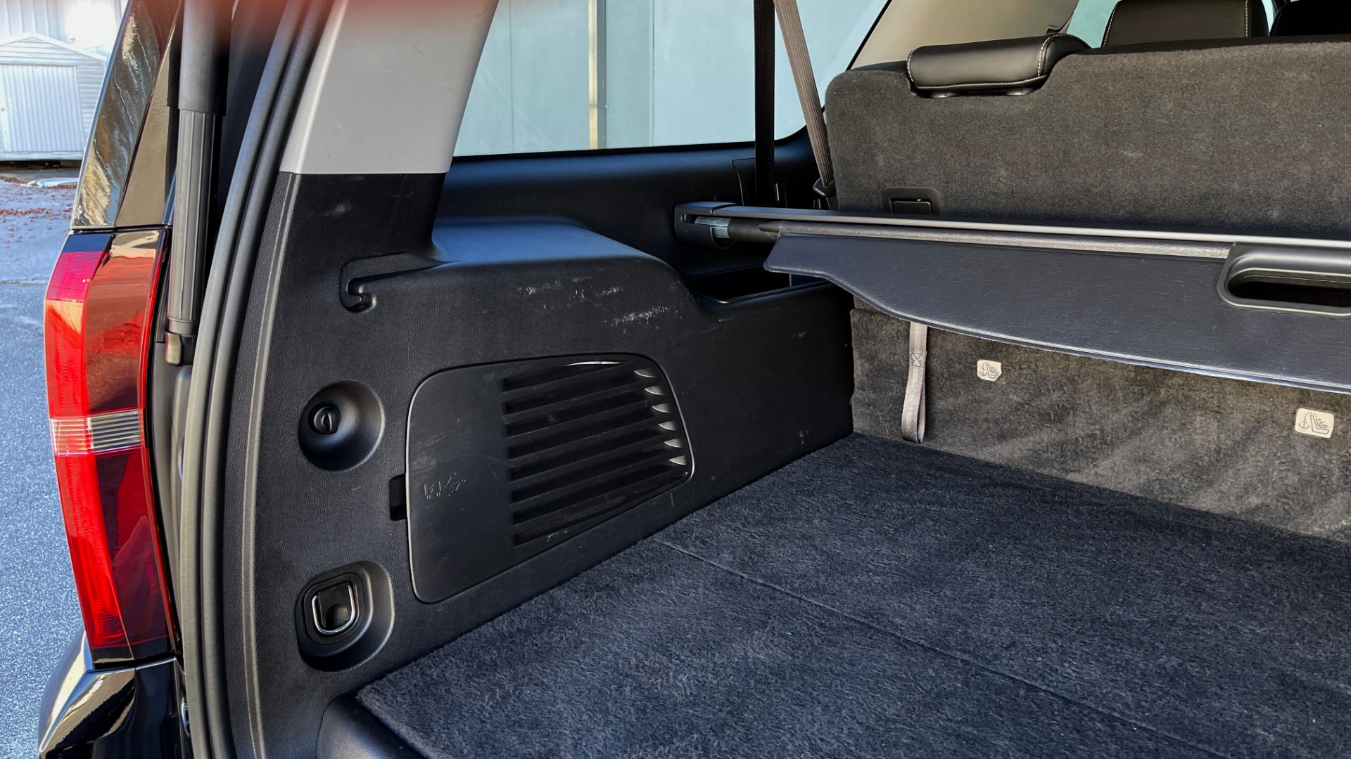 Used 2019 Chevrolet SUBURBAN LT 4X4 / 5.3L V8 / NAV / BOSE / HTD STS / 3-ROW / TOW / REARVIEW for sale Sold at Formula Imports in Charlotte NC 28227 19