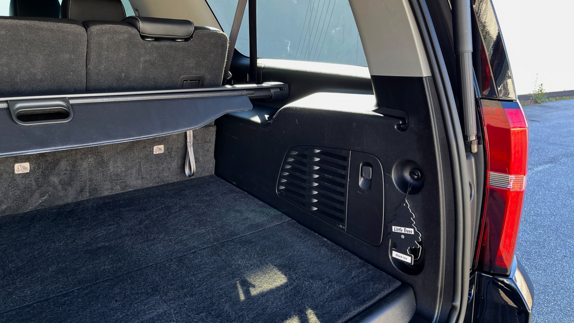 Used 2019 Chevrolet SUBURBAN LT 4X4 / 5.3L V8 / NAV / BOSE / HTD STS / 3-ROW / TOW / REARVIEW for sale Sold at Formula Imports in Charlotte NC 28227 20