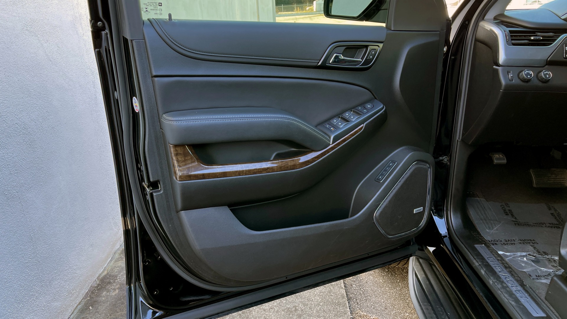 Used 2019 Chevrolet SUBURBAN LT 4X4 / 5.3L V8 / NAV / BOSE / HTD STS / 3-ROW / TOW / REARVIEW for sale Sold at Formula Imports in Charlotte NC 28227 26