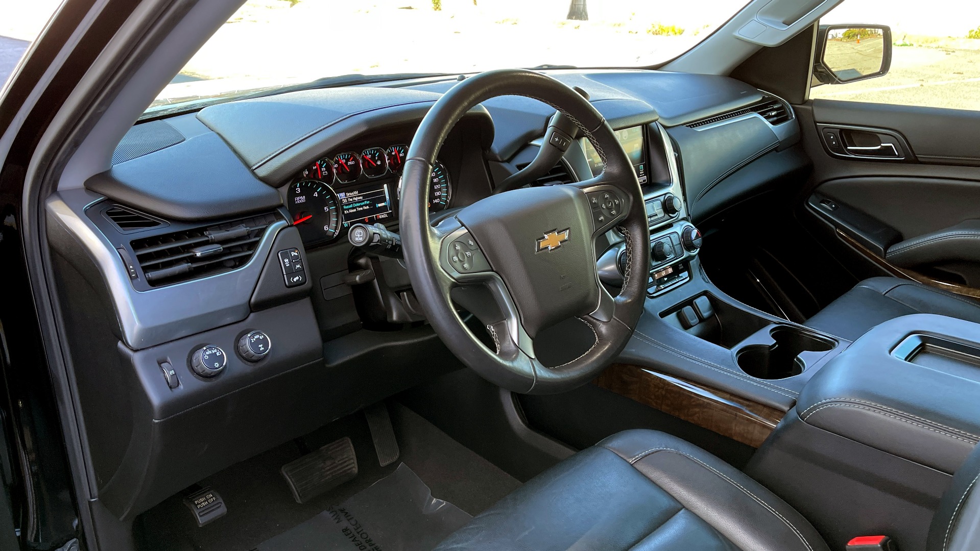 Used 2019 Chevrolet SUBURBAN LT 4X4 / 5.3L V8 / NAV / BOSE / HTD STS / 3-ROW / TOW / REARVIEW for sale Sold at Formula Imports in Charlotte NC 28227 28