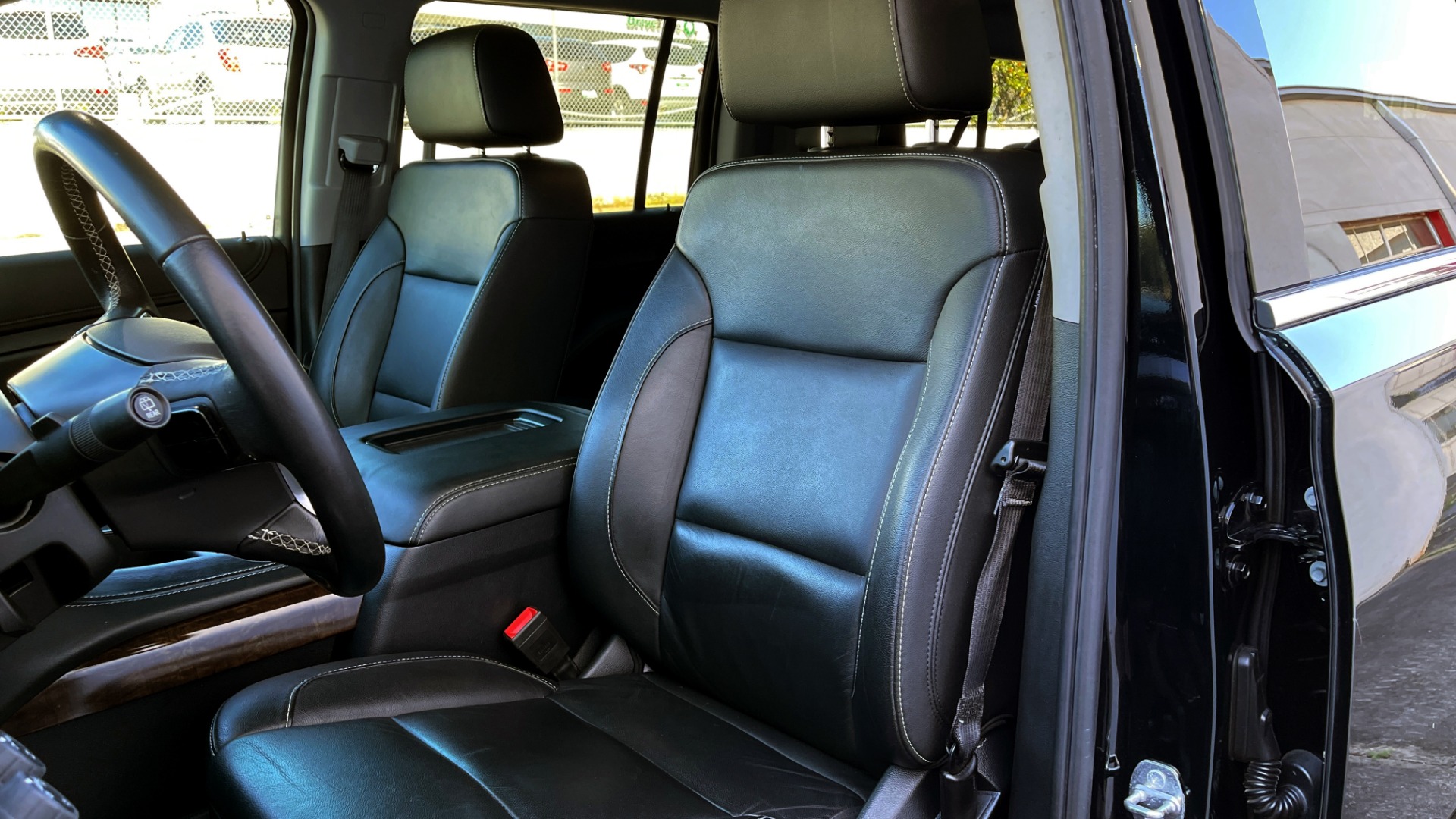 Used 2019 Chevrolet SUBURBAN LT 4X4 / 5.3L V8 / NAV / BOSE / HTD STS / 3-ROW / TOW / REARVIEW for sale Sold at Formula Imports in Charlotte NC 28227 30