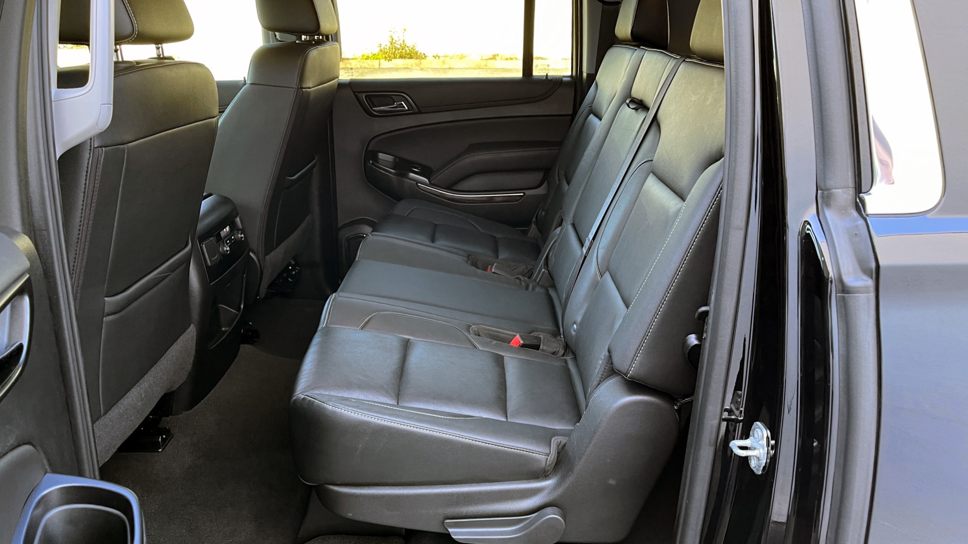 Used 2019 Chevrolet SUBURBAN LT 4X4 / 5.3L V8 / NAV / BOSE / HTD STS / 3-ROW / TOW / REARVIEW for sale Sold at Formula Imports in Charlotte NC 28227 46