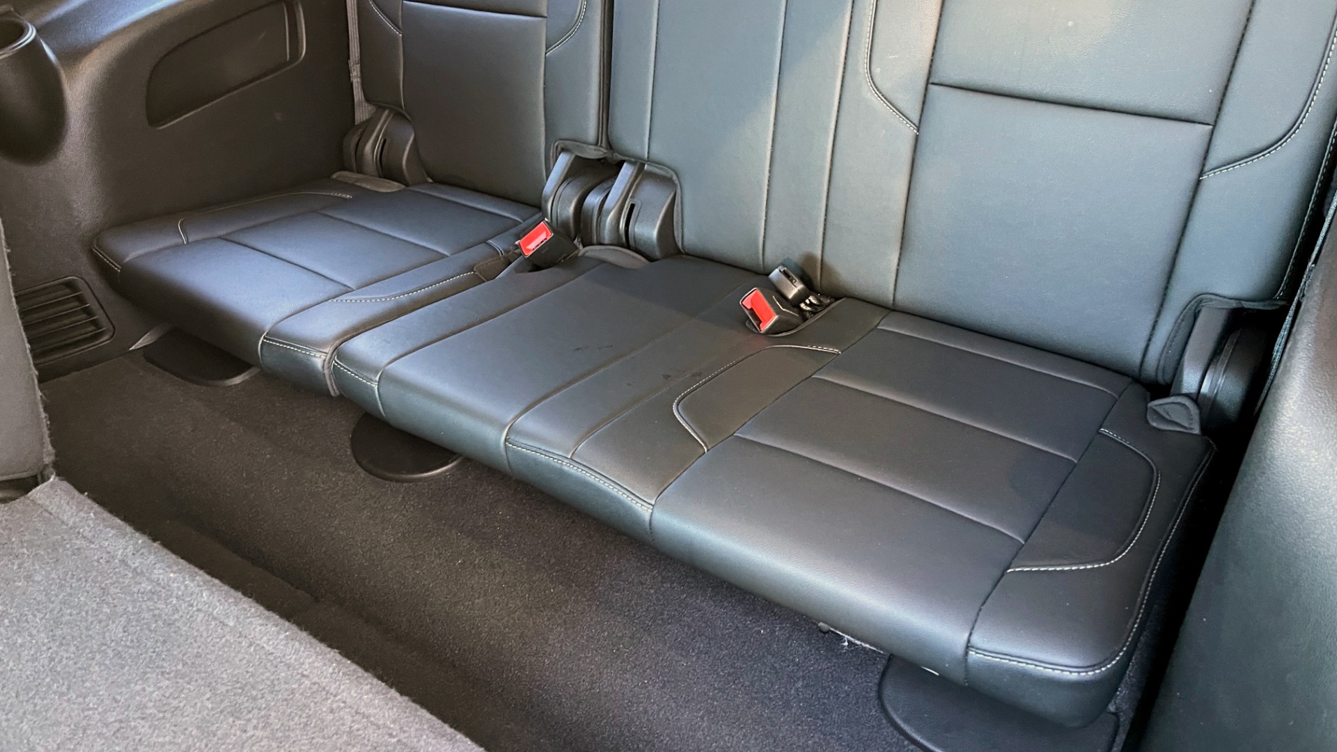 Used 2019 Chevrolet SUBURBAN LT 4X4 / 5.3L V8 / NAV / BOSE / HTD STS / 3-ROW / TOW / REARVIEW for sale Sold at Formula Imports in Charlotte NC 28227 49