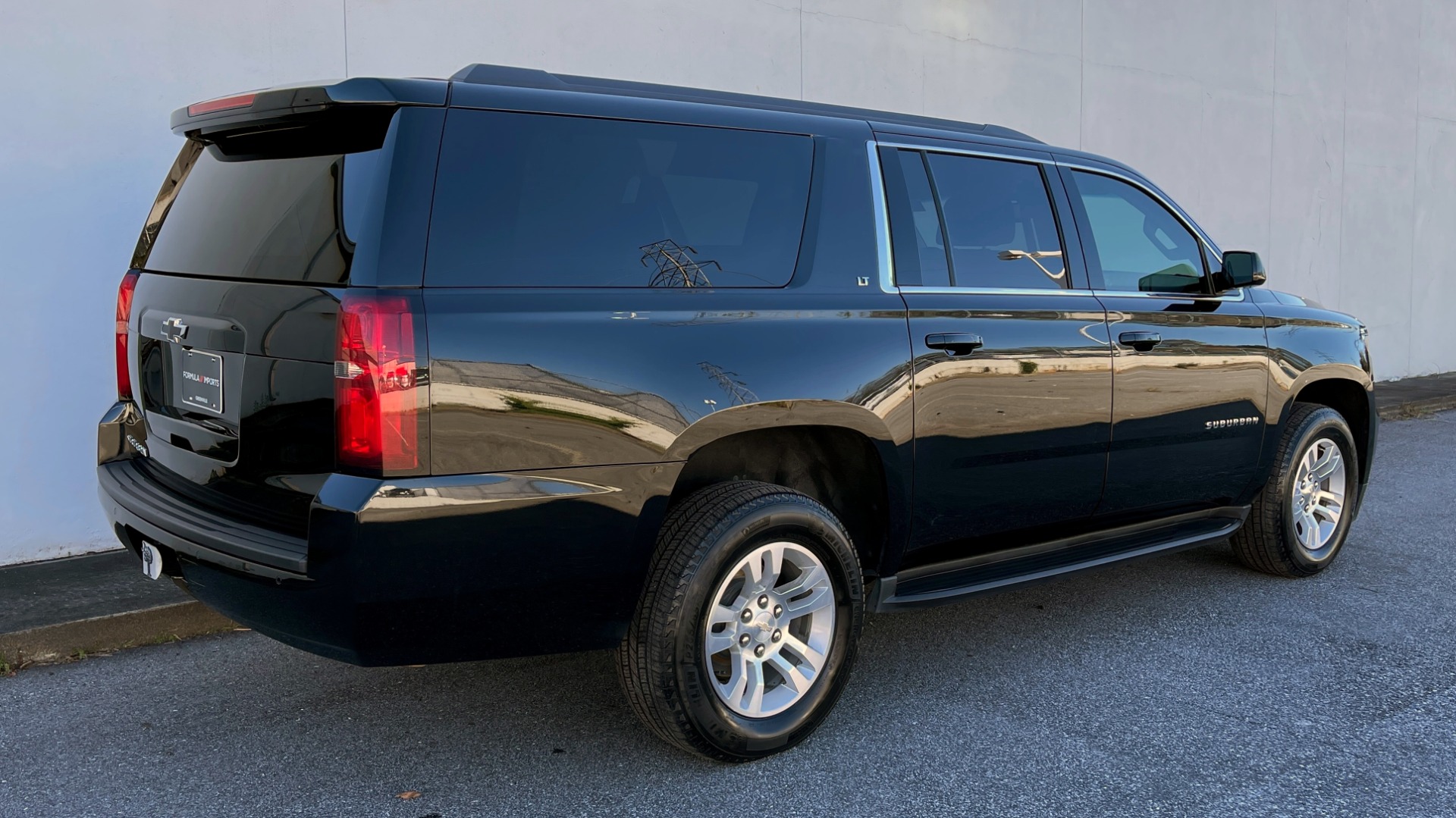 Used 2019 Chevrolet SUBURBAN LT 4X4 / 5.3L V8 / NAV / BOSE / HTD STS / 3-ROW / TOW / REARVIEW for sale Sold at Formula Imports in Charlotte NC 28227 5