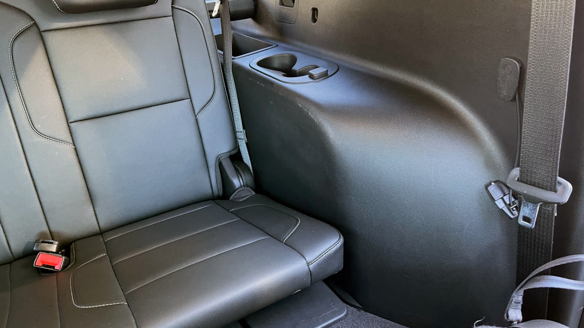 Used 2019 Chevrolet SUBURBAN LT 4X4 / 5.3L V8 / NAV / BOSE / HTD STS / 3-ROW / TOW / REARVIEW for sale Sold at Formula Imports in Charlotte NC 28227 51