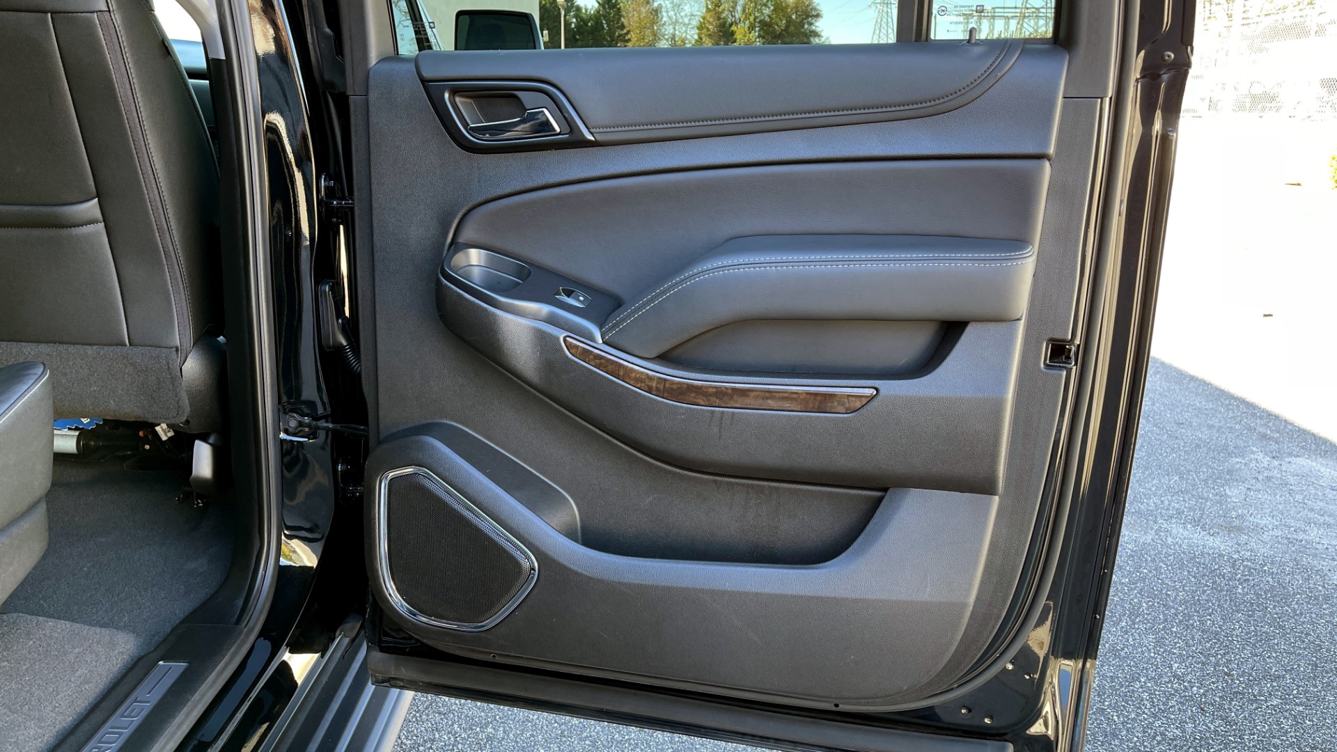 Used 2019 Chevrolet SUBURBAN LT 4X4 / 5.3L V8 / NAV / BOSE / HTD STS / 3-ROW / TOW / REARVIEW for sale Sold at Formula Imports in Charlotte NC 28227 55