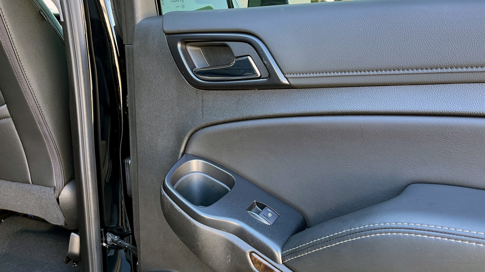 Used 2019 Chevrolet SUBURBAN LT 4X4 / 5.3L V8 / NAV / BOSE / HTD STS / 3-ROW / TOW / REARVIEW for sale Sold at Formula Imports in Charlotte NC 28227 56