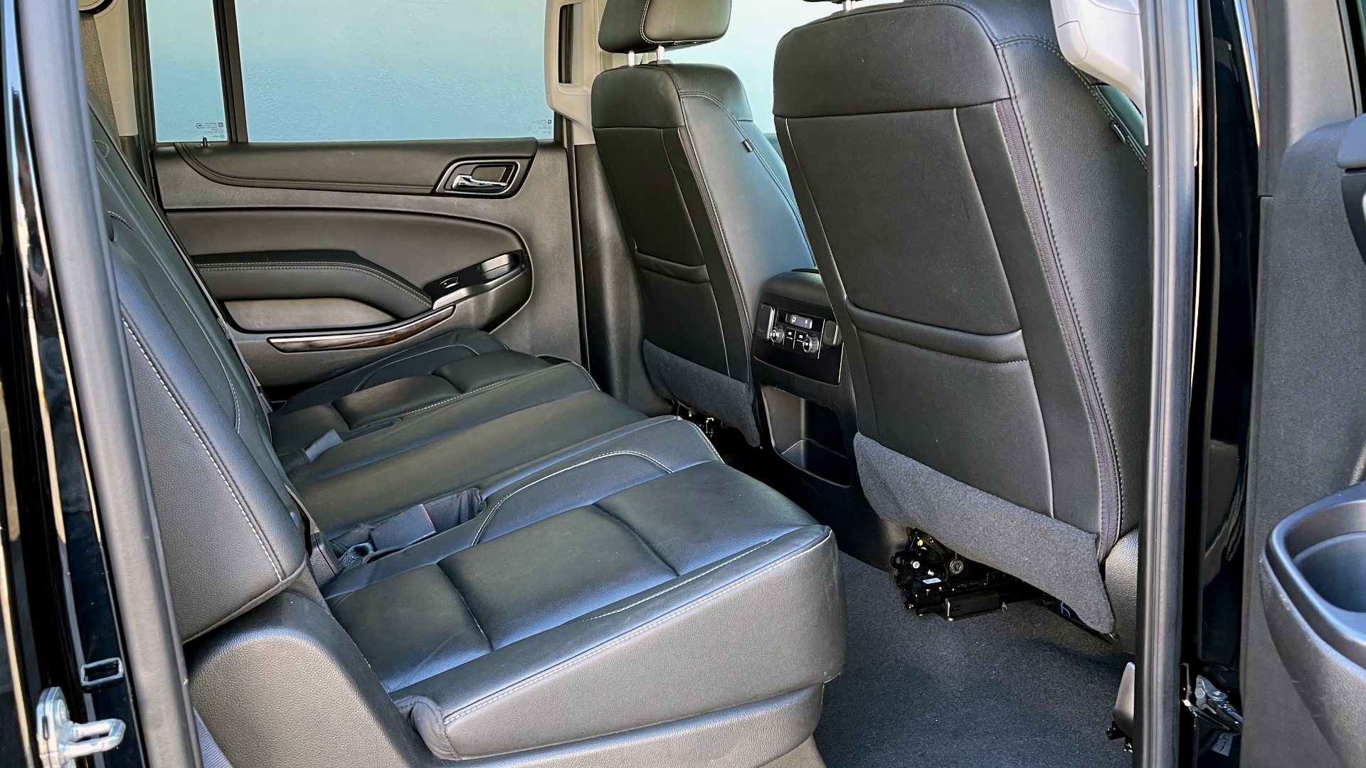 Used 2019 Chevrolet SUBURBAN LT 4X4 / 5.3L V8 / NAV / BOSE / HTD STS / 3-ROW / TOW / REARVIEW for sale Sold at Formula Imports in Charlotte NC 28227 57