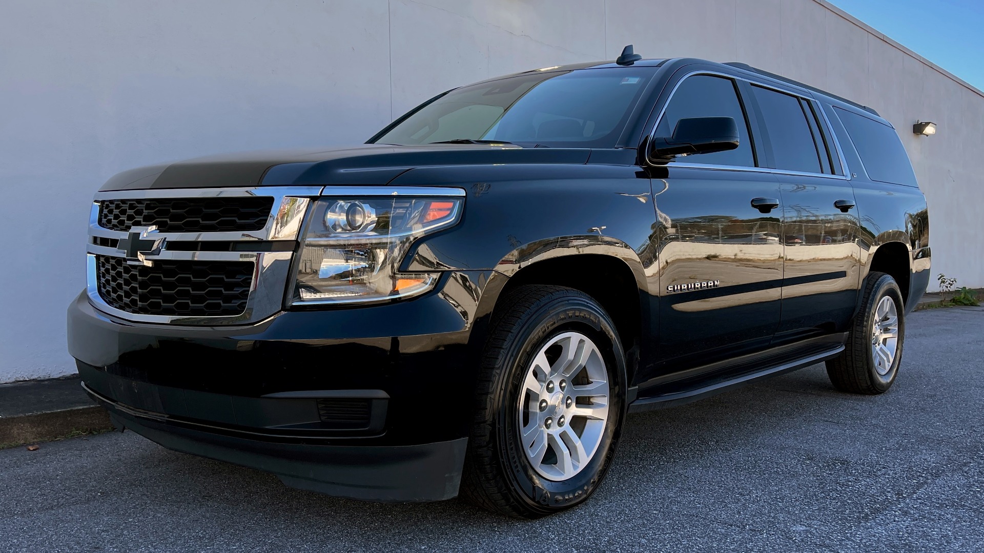 Used 2019 Chevrolet SUBURBAN LT 4X4 / 5.3L V8 / NAV / BOSE / HTD STS / 3-ROW / TOW / REARVIEW for sale Sold at Formula Imports in Charlotte NC 28227 7