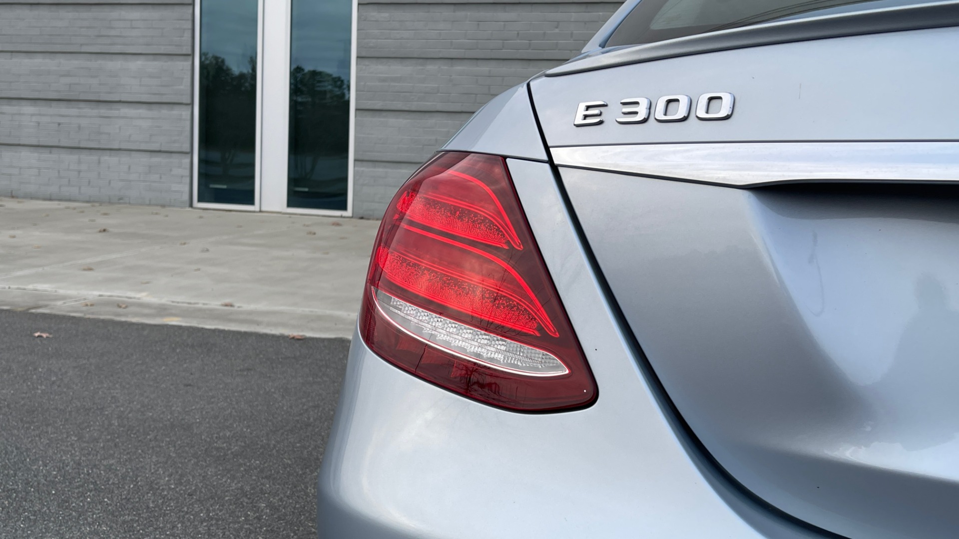 Used 2018 Mercedes-Benz E-CLASS E 300 PREMIUM / NAV / SUNROOF / BURMESTER / PARK ASST / REARVIEW for sale Sold at Formula Imports in Charlotte NC 28227 22