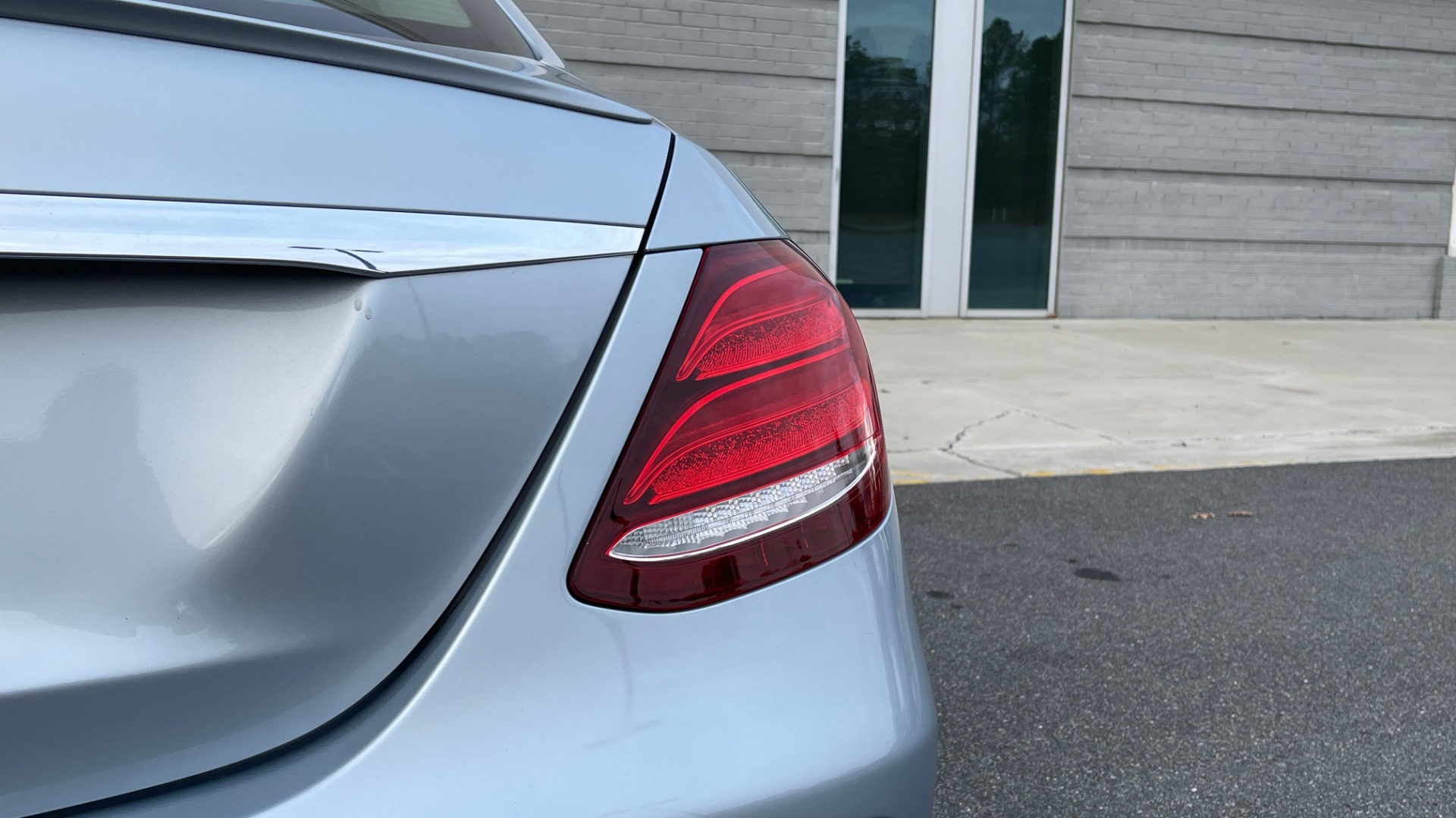 Used 2018 Mercedes-Benz E-CLASS E 300 PREMIUM / NAV / SUNROOF / BURMESTER / PARK ASST / REARVIEW for sale Sold at Formula Imports in Charlotte NC 28227 23