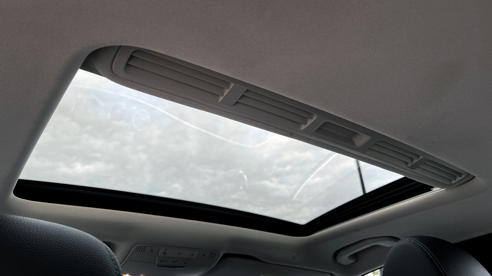 Used 2018 Mercedes-Benz E-CLASS E 300 PREMIUM / NAV / SUNROOF / BURMESTER / PARK ASST / REARVIEW for sale $36,999 at Formula Imports in Charlotte NC 28227 44