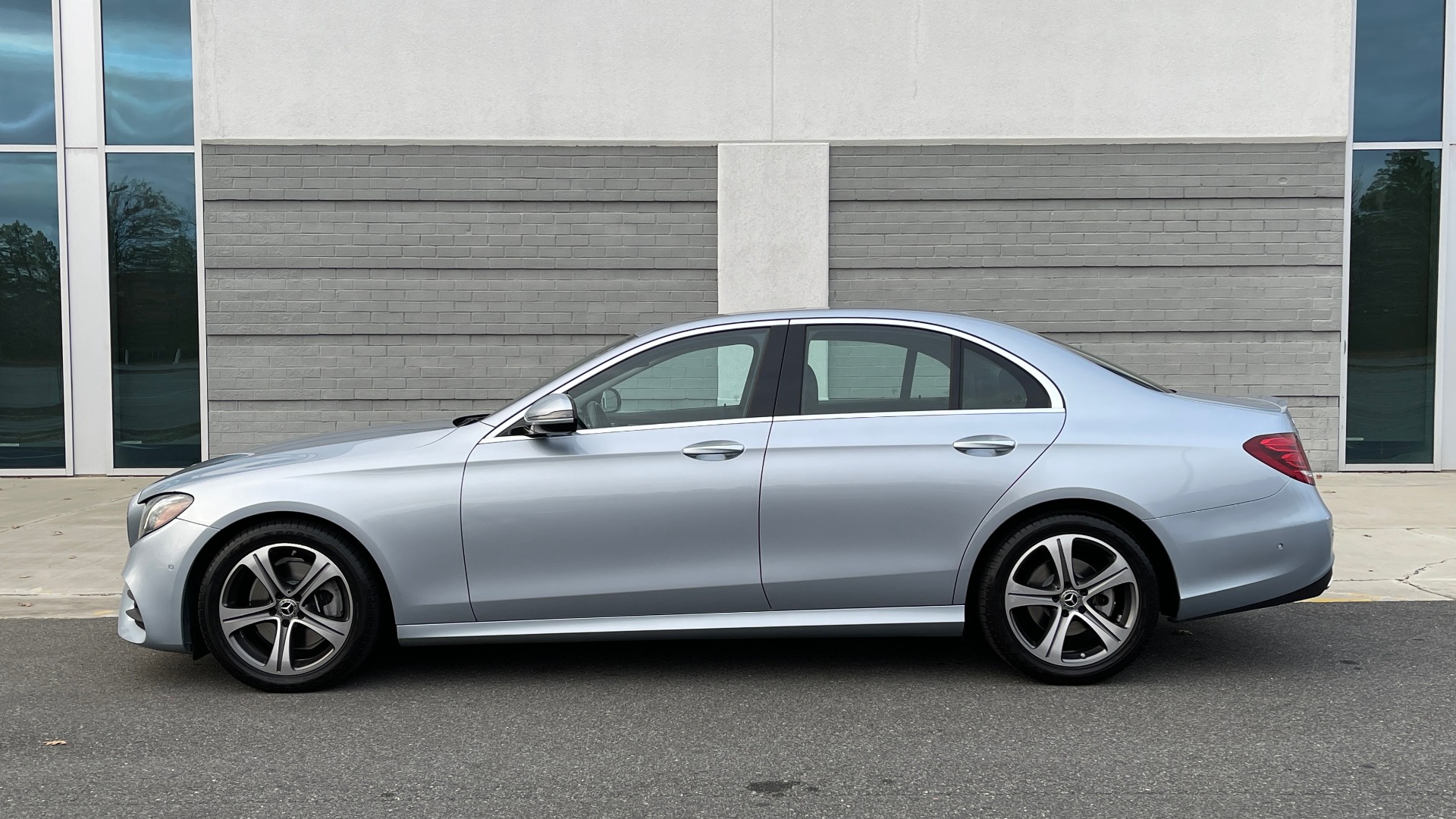 Used 2018 Mercedes-Benz E-CLASS E 300 PREMIUM / NAV / SUNROOF / BURMESTER / PARK ASST / REARVIEW for sale $36,999 at Formula Imports in Charlotte NC 28227 5