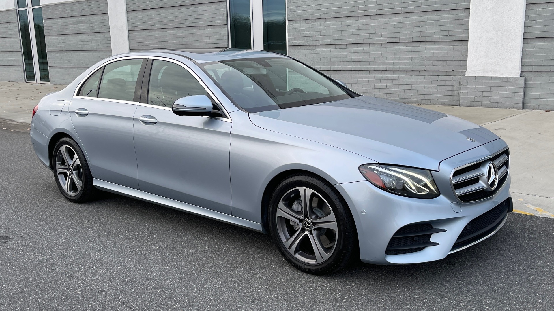 Used 2018 Mercedes-Benz E-CLASS E 300 PREMIUM / NAV / SUNROOF / BURMESTER / PARK ASST / REARVIEW for sale $36,999 at Formula Imports in Charlotte NC 28227 7