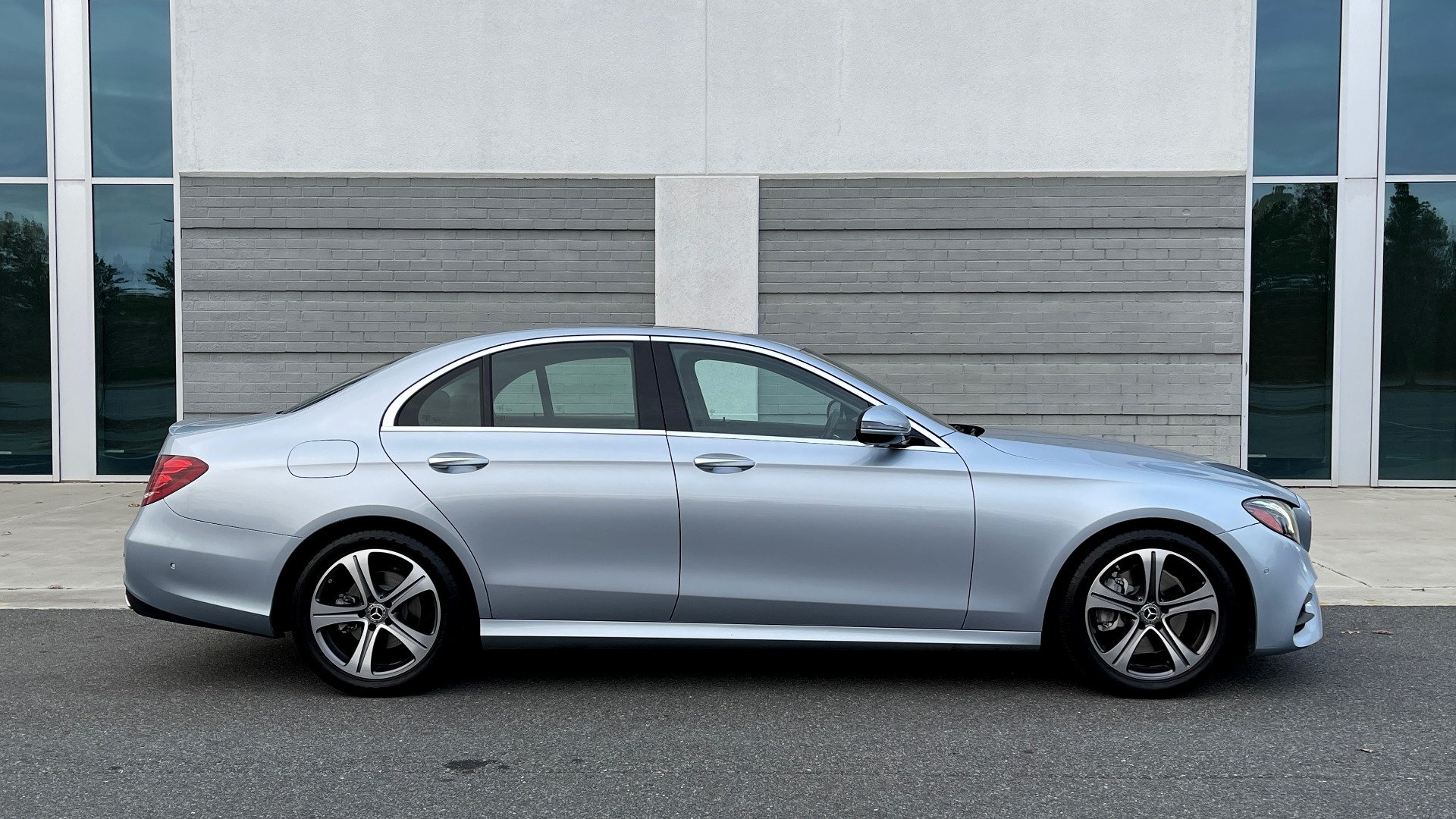 Used 2018 Mercedes-Benz E-CLASS E 300 PREMIUM / NAV / SUNROOF / BURMESTER / PARK ASST / REARVIEW for sale Sold at Formula Imports in Charlotte NC 28227 9