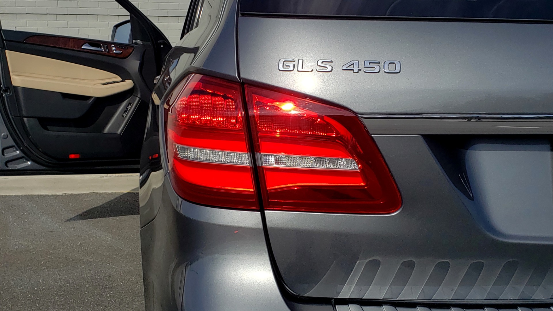 Used 2018 Mercedes-Benz GLS 450 4MATIC PREMIUM / PARK ASST / NAV / PANO-ROOF / 3-ROW / REARVIEW for sale Sold at Formula Imports in Charlotte NC 28227 34