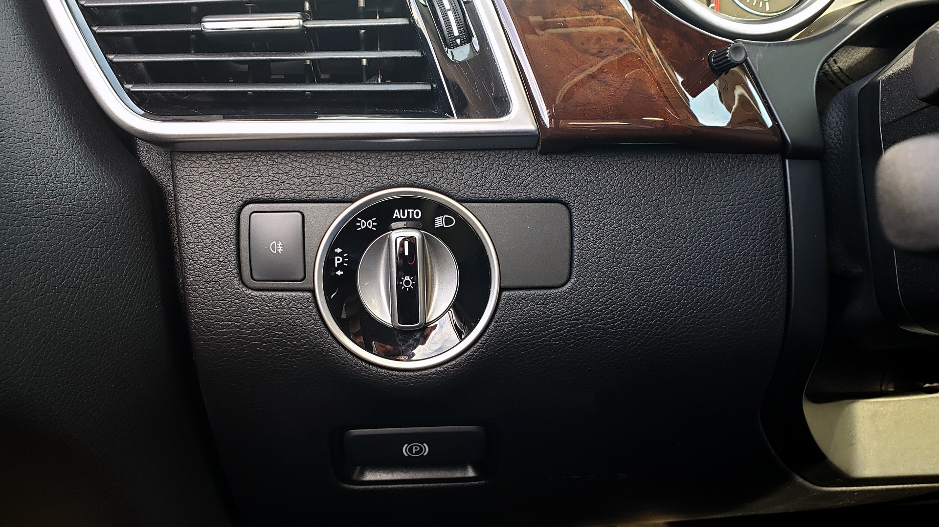 Used 2018 Mercedes-Benz GLS 450 4MATIC PREMIUM / PARK ASST / NAV / PANO-ROOF / 3-ROW / REARVIEW for sale Sold at Formula Imports in Charlotte NC 28227 47