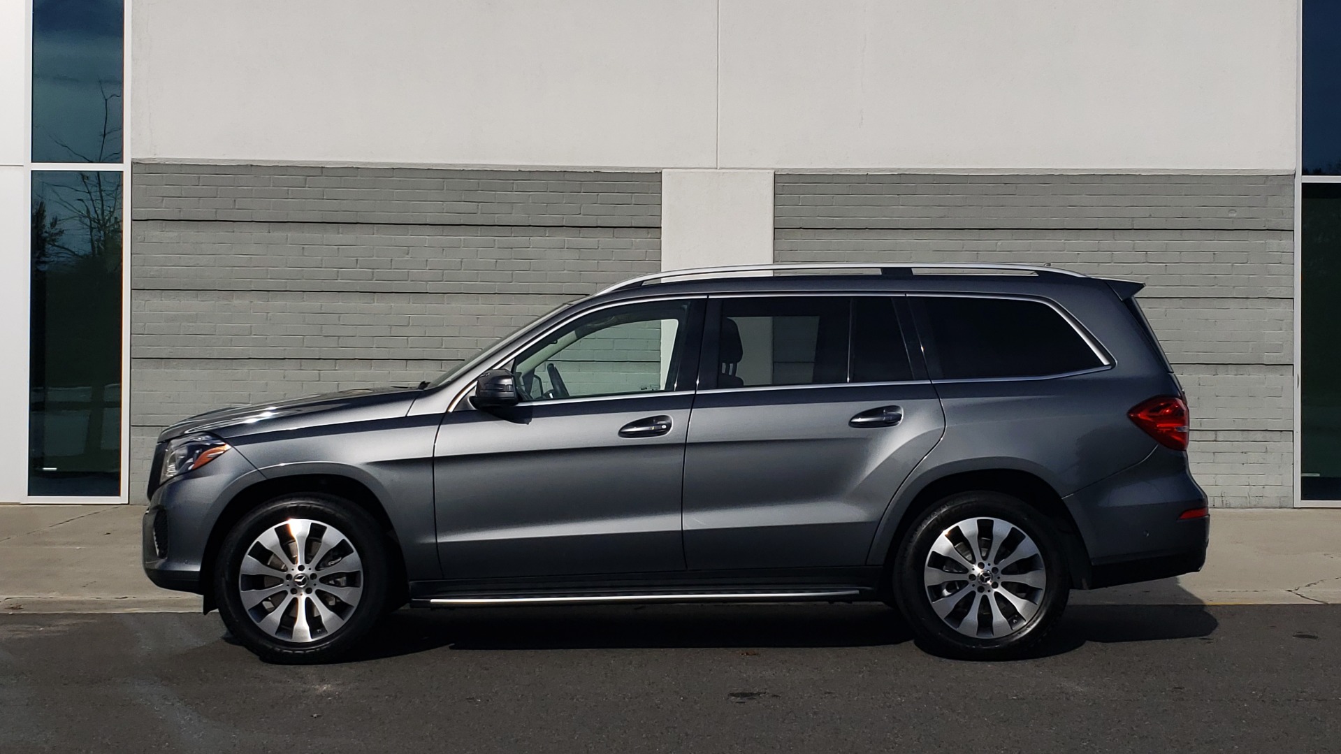 Used 2018 Mercedes-Benz GLS 450 4MATIC PREMIUM / PARK ASST / NAV / PANO-ROOF / 3-ROW / REARVIEW for sale Sold at Formula Imports in Charlotte NC 28227 5