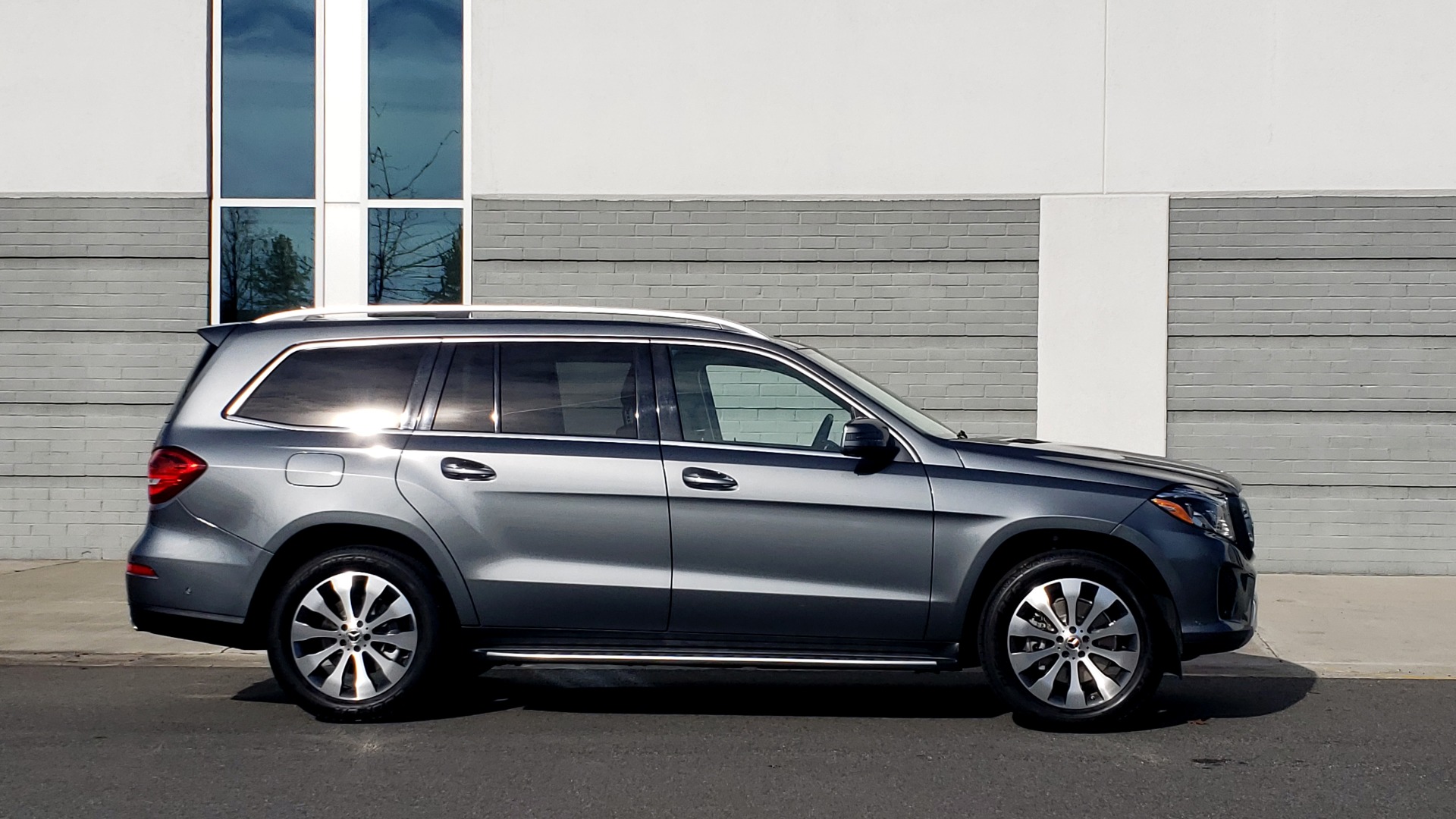 Used 2018 Mercedes-Benz GLS 450 4MATIC PREMIUM / PARK ASST / NAV / PANO-ROOF / 3-ROW / REARVIEW for sale Sold at Formula Imports in Charlotte NC 28227 9