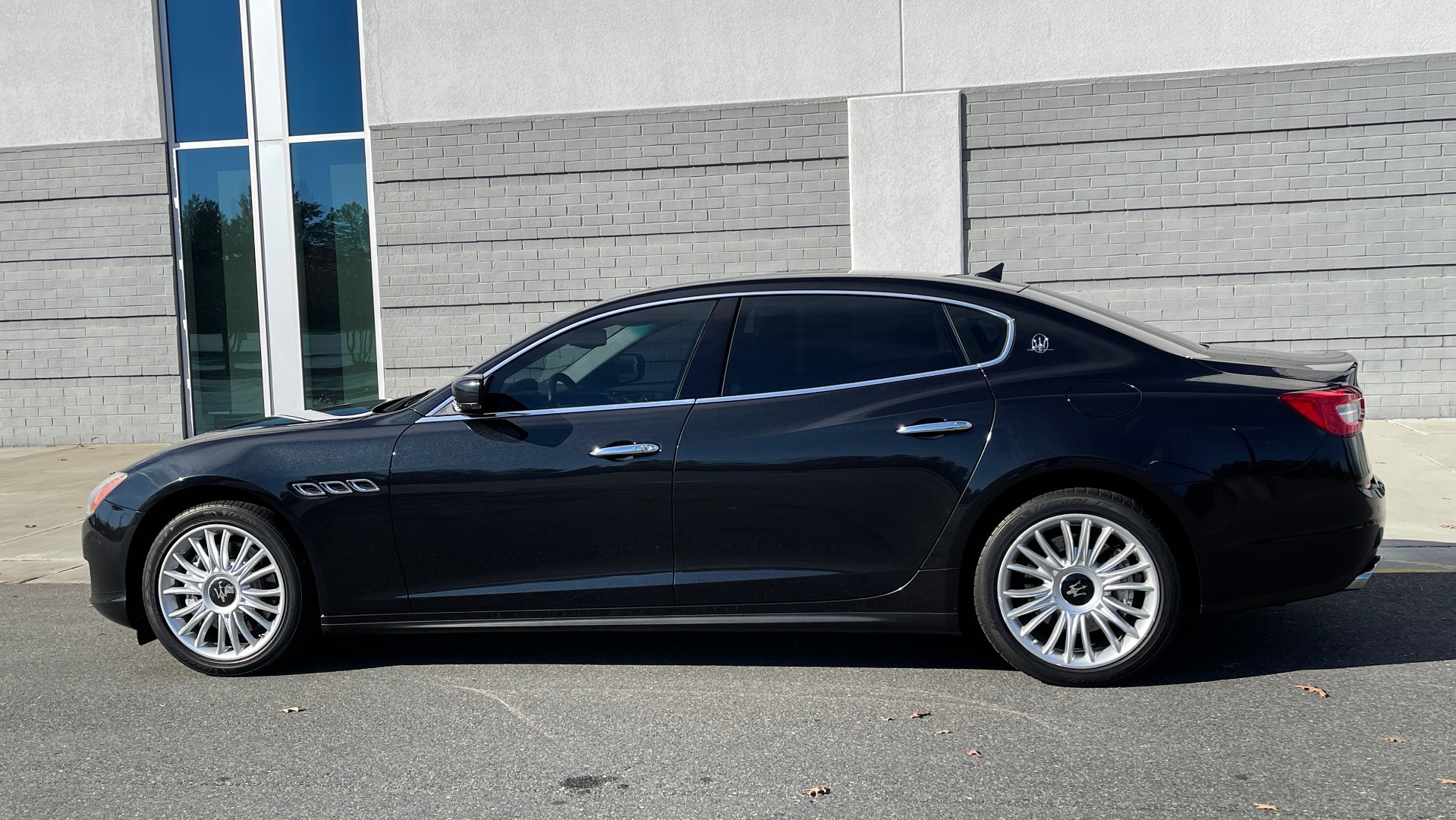 Used 2014 Maserati QUATTROPORTE S Q4 3.0L TT V6 / 8-SPD AUTO / AWD / NAV / SUNROOF / REARVIEW for sale $29,995 at Formula Imports in Charlotte NC 28227 3