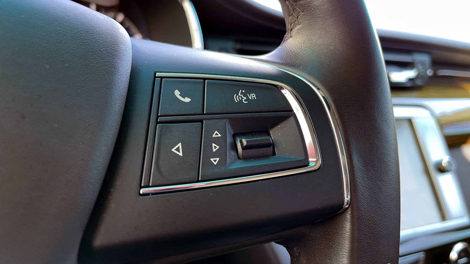 Used 2014 Maserati QUATTROPORTE S Q4 3.0L TT V6 / 8-SPD AUTO / AWD / NAV / SUNROOF / REARVIEW for sale $29,995 at Formula Imports in Charlotte NC 28227 36