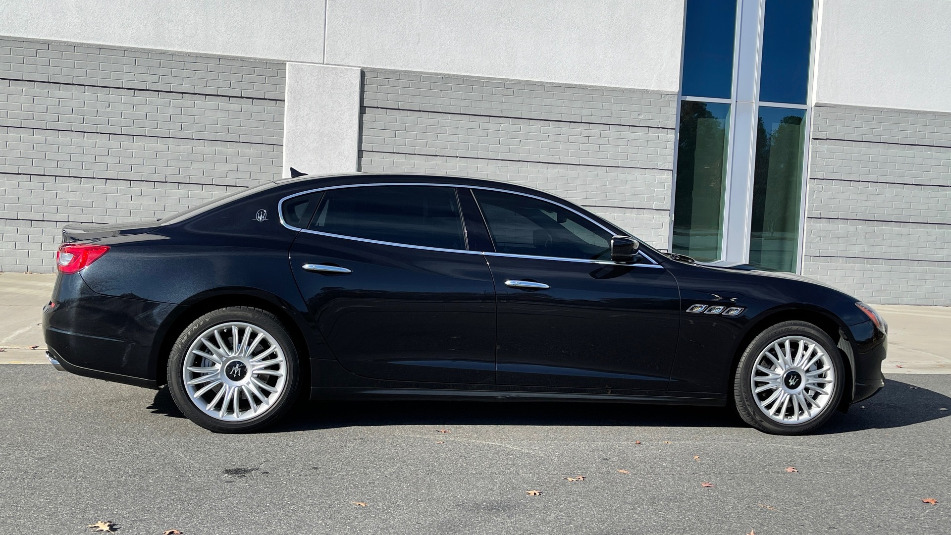 Used 2014 Maserati QUATTROPORTE S Q4 3.0L TT V6 / 8-SPD AUTO / AWD / NAV / SUNROOF / REARVIEW for sale Sold at Formula Imports in Charlotte NC 28227 9