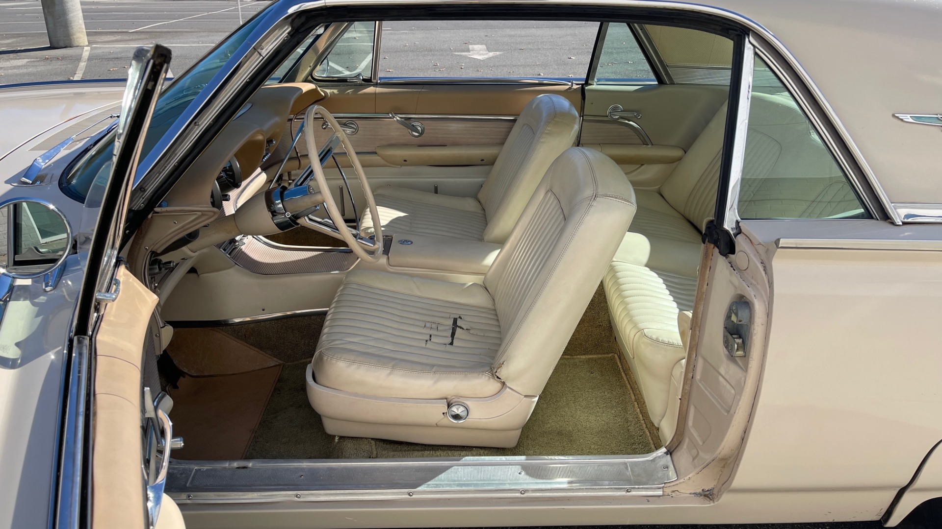 Used 1961 Ford THUNDERBIRD HARDTOP / 390CI V8 / AUTO TRANS / LOW MILEAGE SURVIVOR for sale Sold at Formula Imports in Charlotte NC 28227 45