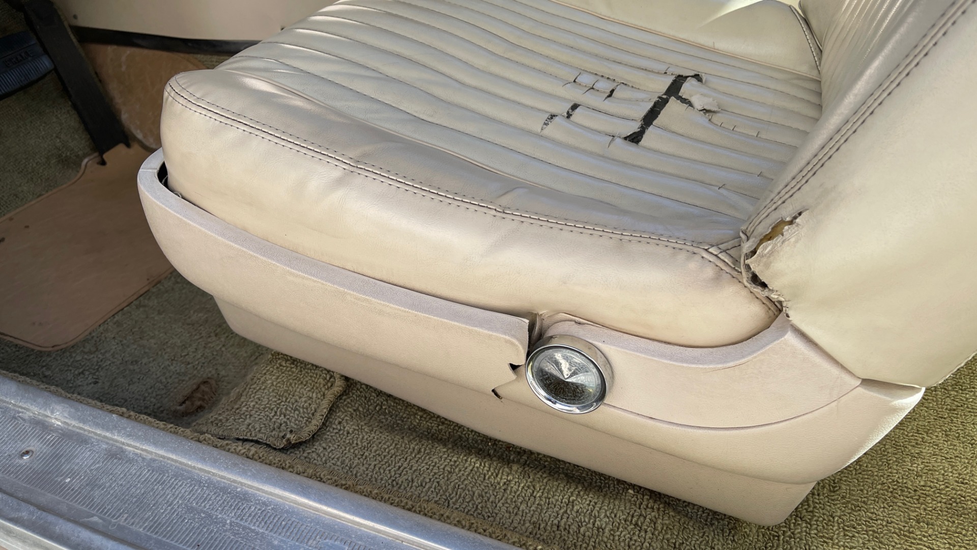 Used 1961 Ford THUNDERBIRD HARDTOP / 390CI V8 / AUTO TRANS / LOW MILEAGE SURVIVOR for sale Sold at Formula Imports in Charlotte NC 28227 54