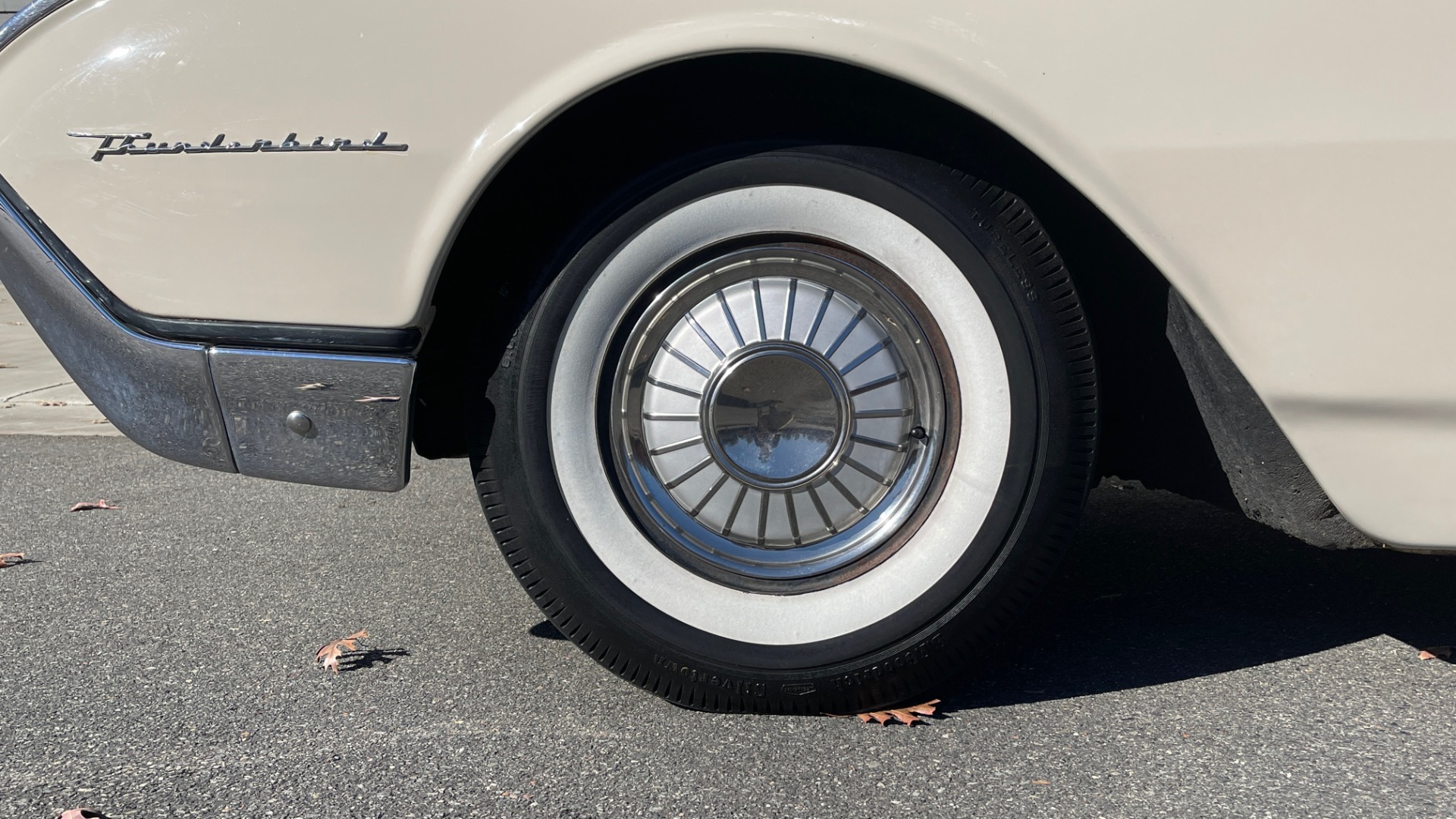 Used 1961 Ford THUNDERBIRD HARDTOP / 390CI V8 / AUTO TRANS / LOW MILEAGE SURVIVOR for sale $19,995 at Formula Imports in Charlotte NC 28227 81