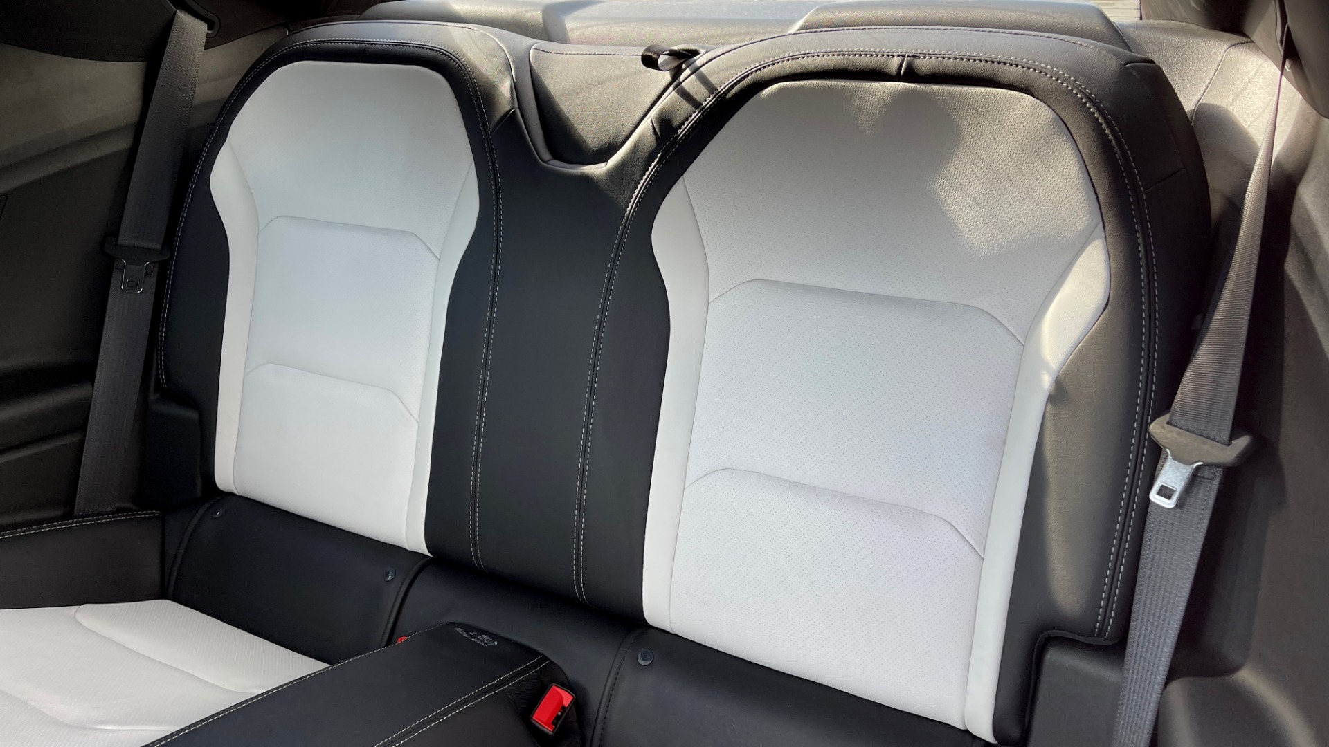 Used 2019 Chevrolet CAMARO 3LT / 3.6L V6 / 6-SPD MAN / HUD / NAV / BOSE / HTD STS / REARVIEW for sale $31,595 at Formula Imports in Charlotte NC 28227 27