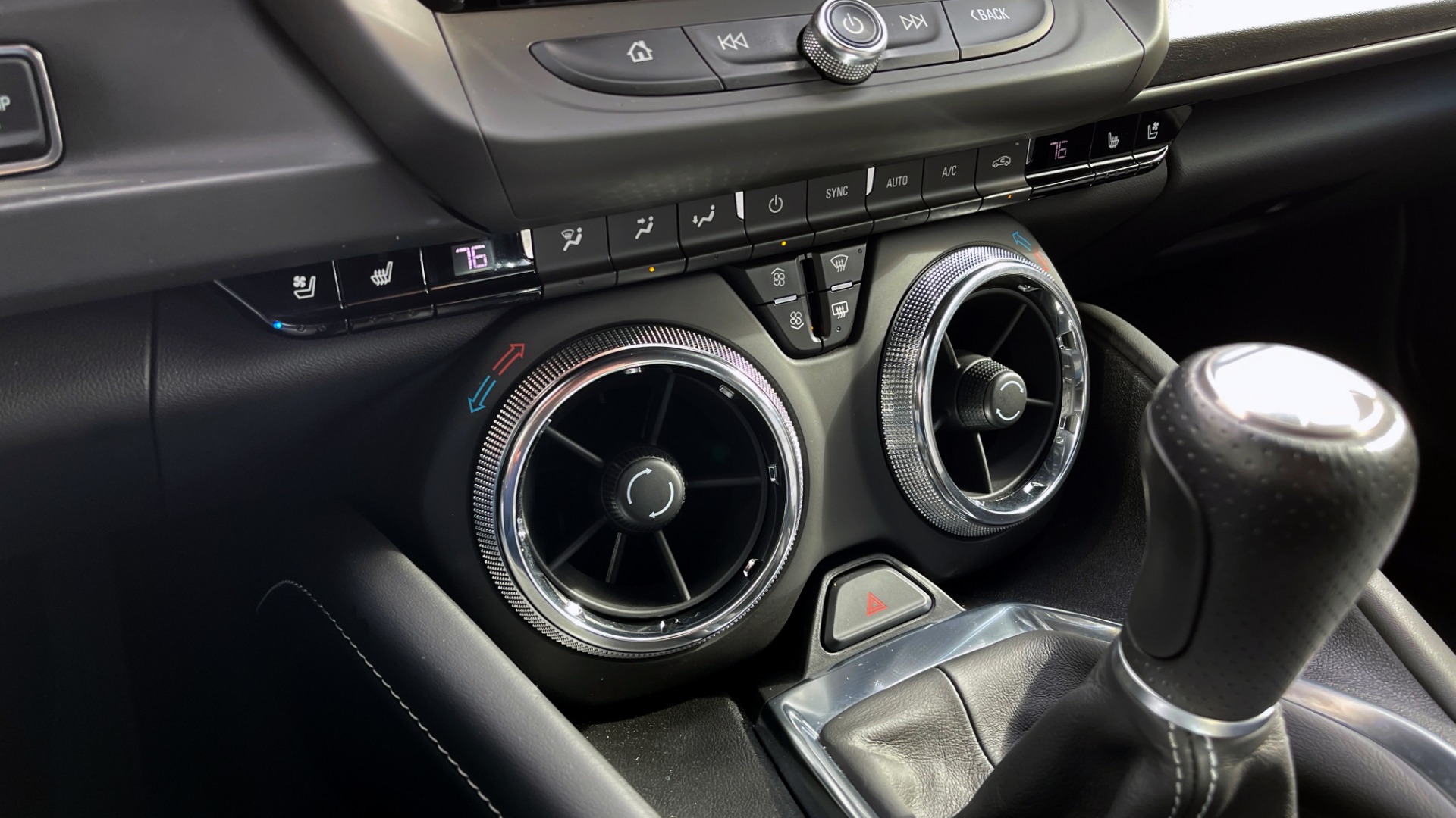 Used 2019 Chevrolet CAMARO 3LT / 3.6L V6 / 6-SPD MAN / HUD / NAV / BOSE / HTD STS / REARVIEW for sale $31,595 at Formula Imports in Charlotte NC 28227 38