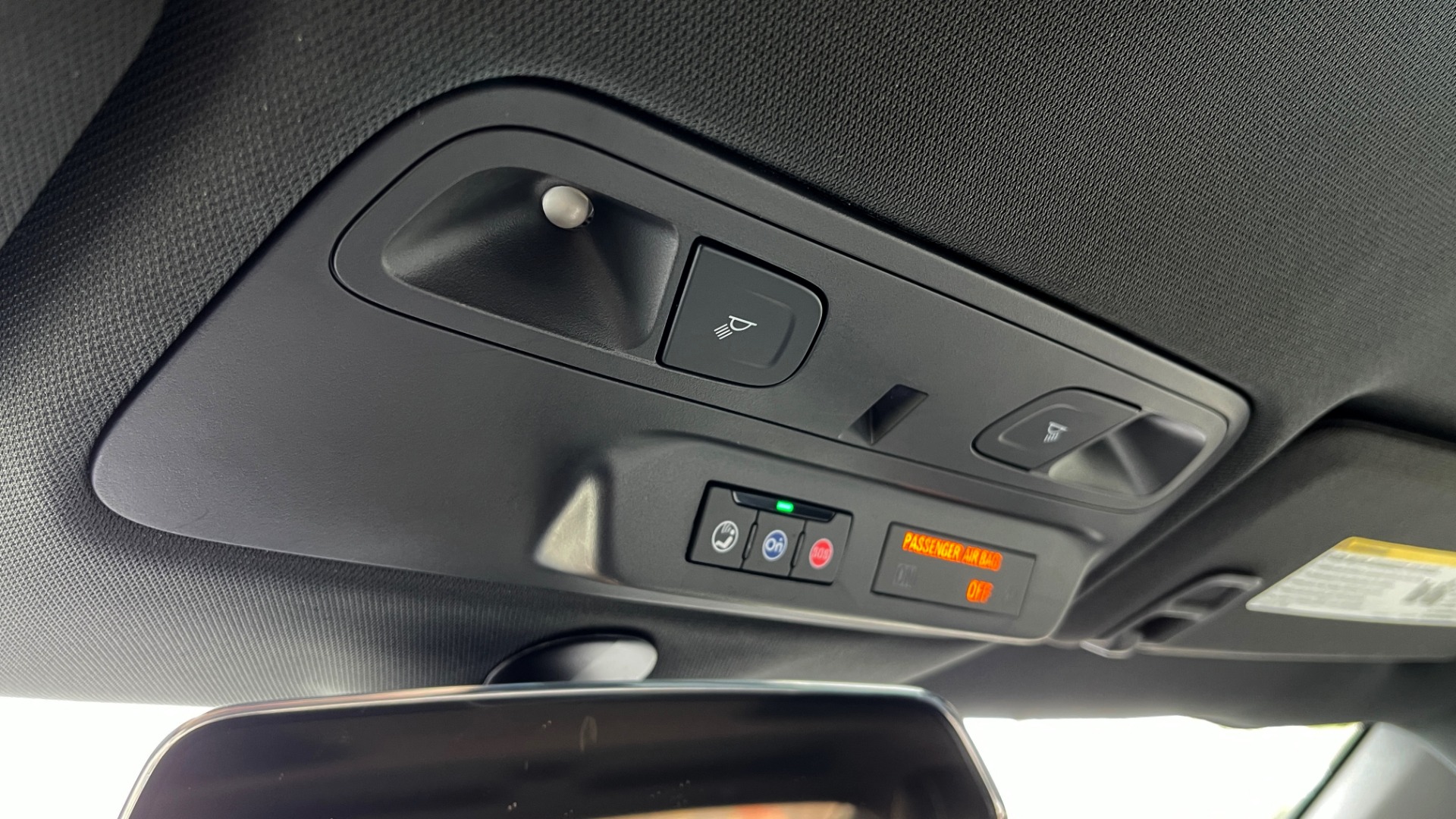 Used 2019 Chevrolet CAMARO 3LT / 3.6L V6 / 6-SPD MAN / HUD / NAV / BOSE / HTD STS / REARVIEW for sale $31,595 at Formula Imports in Charlotte NC 28227 43