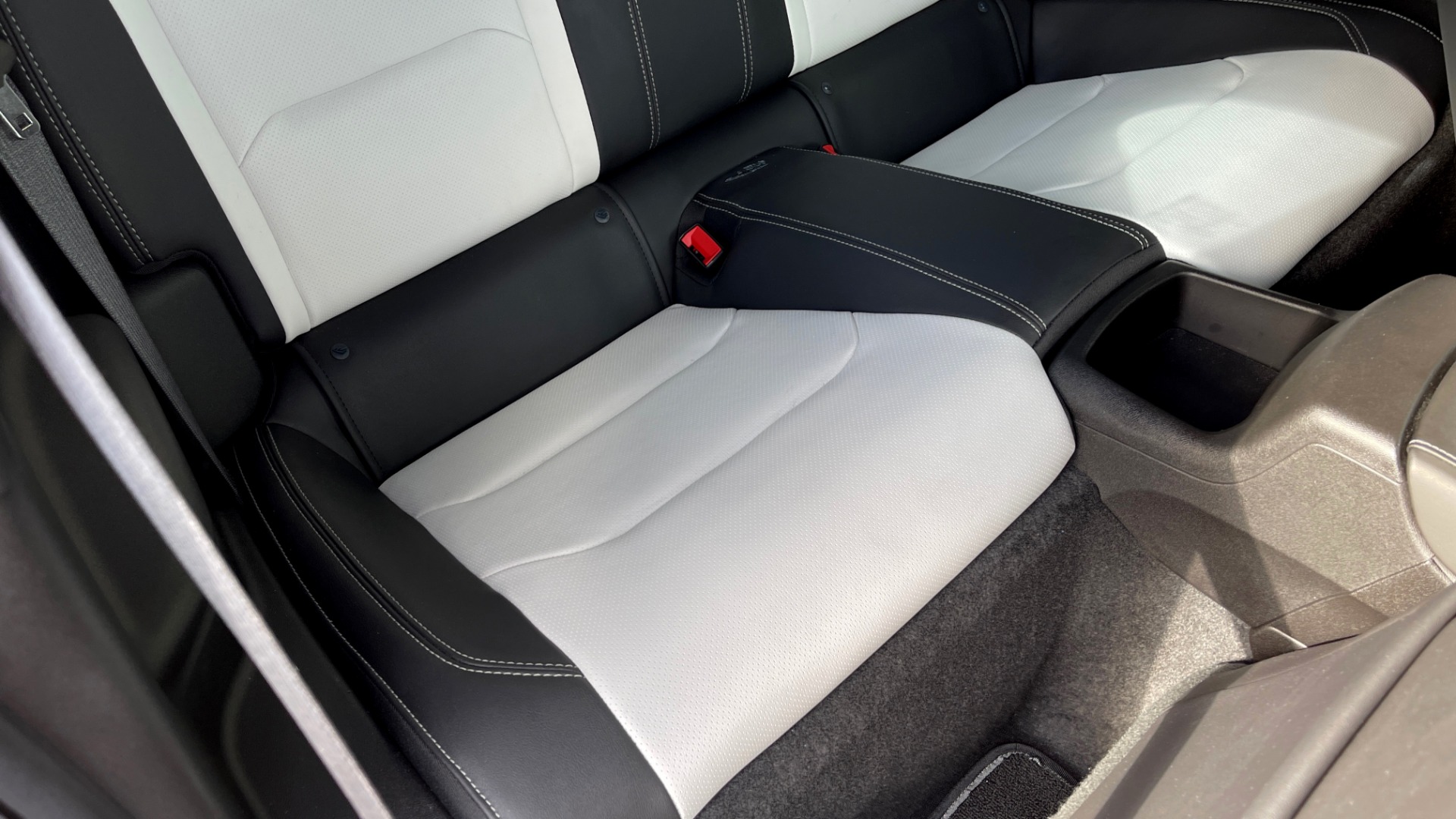 Used 2019 Chevrolet CAMARO 3LT / 3.6L V6 / 6-SPD MAN / HUD / NAV / BOSE / HTD STS / REARVIEW for sale $31,595 at Formula Imports in Charlotte NC 28227 50