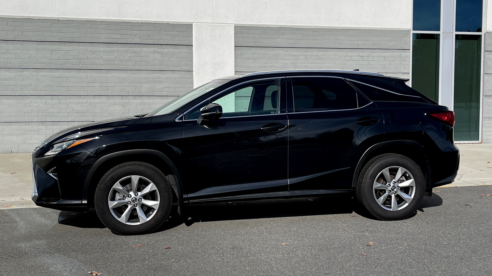 Used 2019 Lexus RX 350 3.5L SUV / AWD / SUNROOF / 18IN WHEELS / REARVIEW for sale $45,595 at Formula Imports in Charlotte NC 28227 3