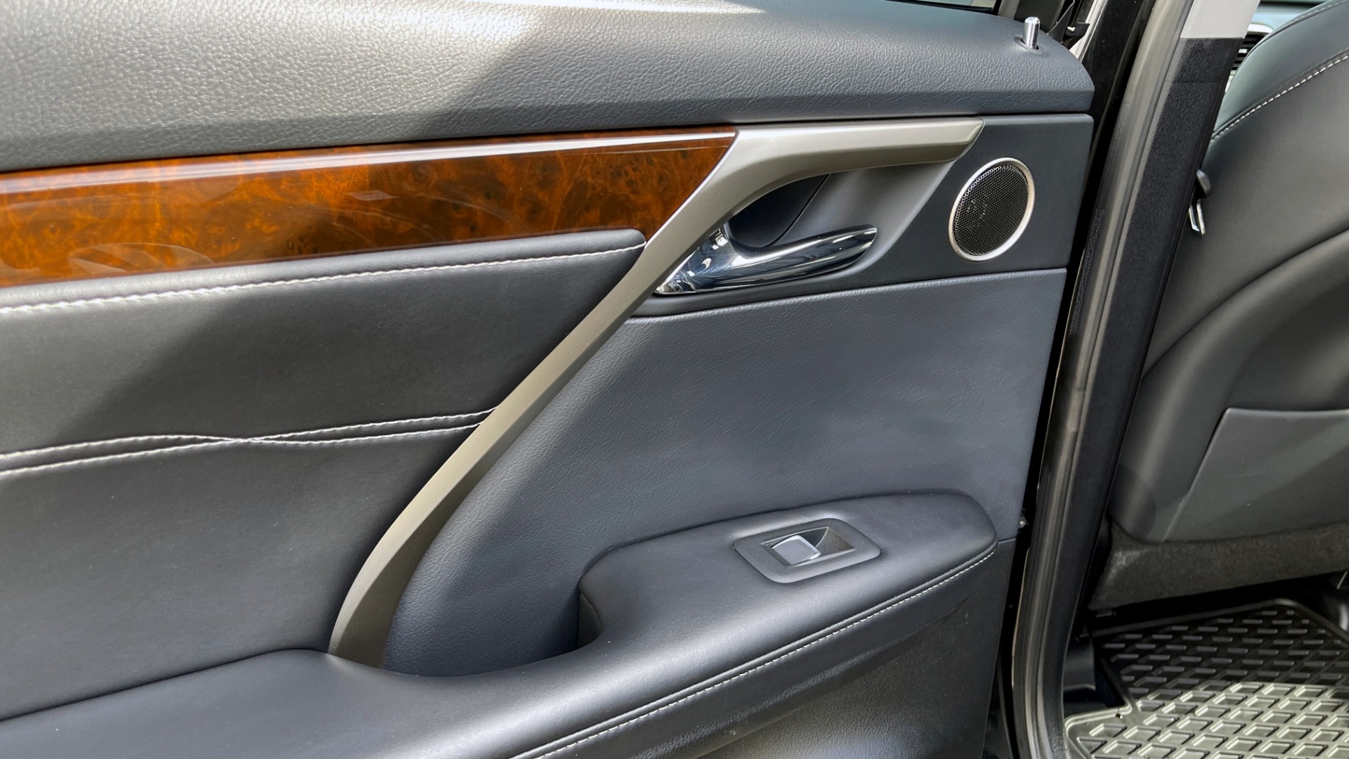 Used 2019 Lexus RX 350 3.5L SUV / AWD / SUNROOF / 18IN WHEELS / REARVIEW for sale $45,595 at Formula Imports in Charlotte NC 28227 47