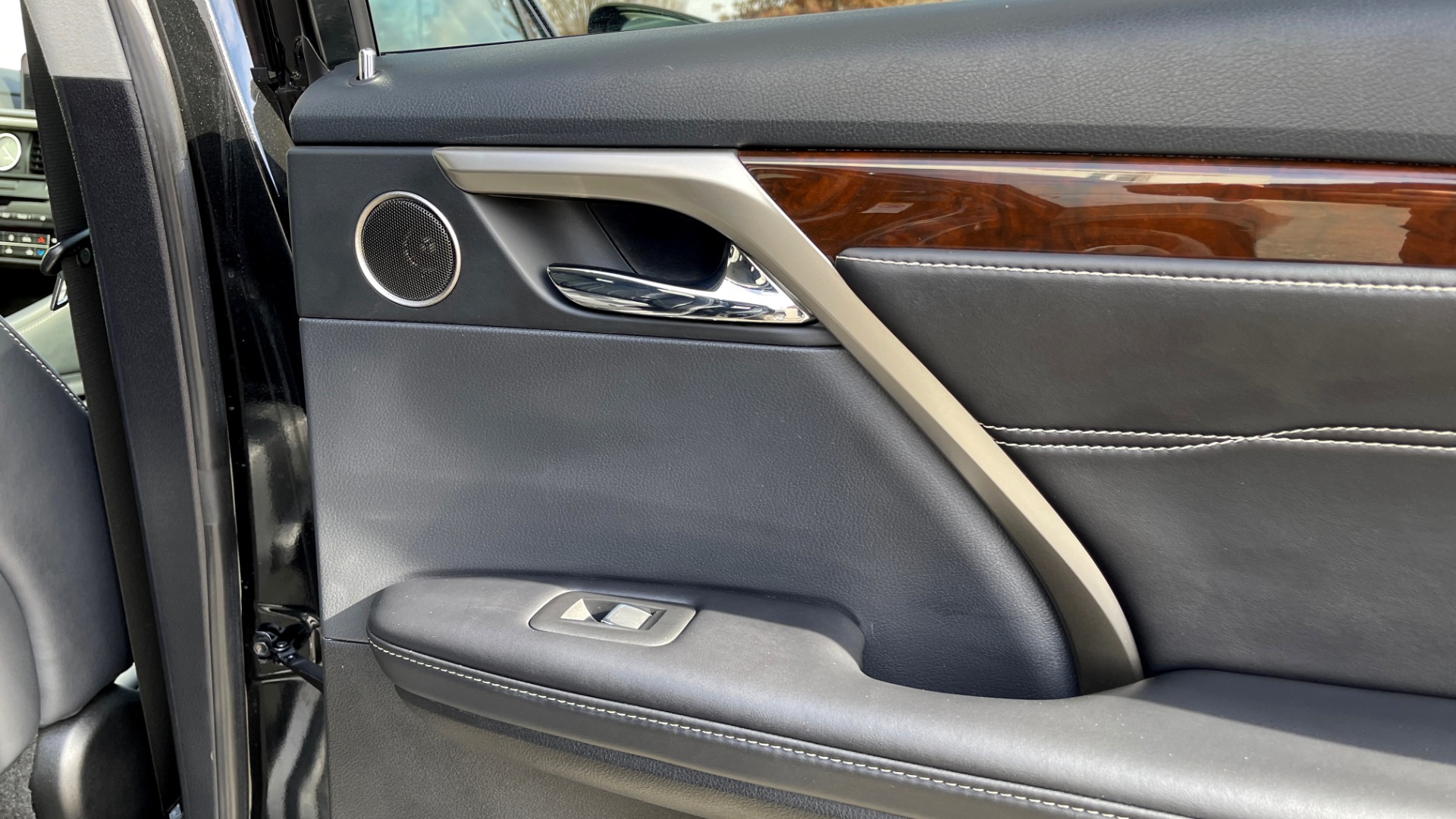 Used 2019 Lexus RX 350 3.5L SUV / AWD / SUNROOF / 18IN WHEELS / REARVIEW for sale $45,595 at Formula Imports in Charlotte NC 28227 54