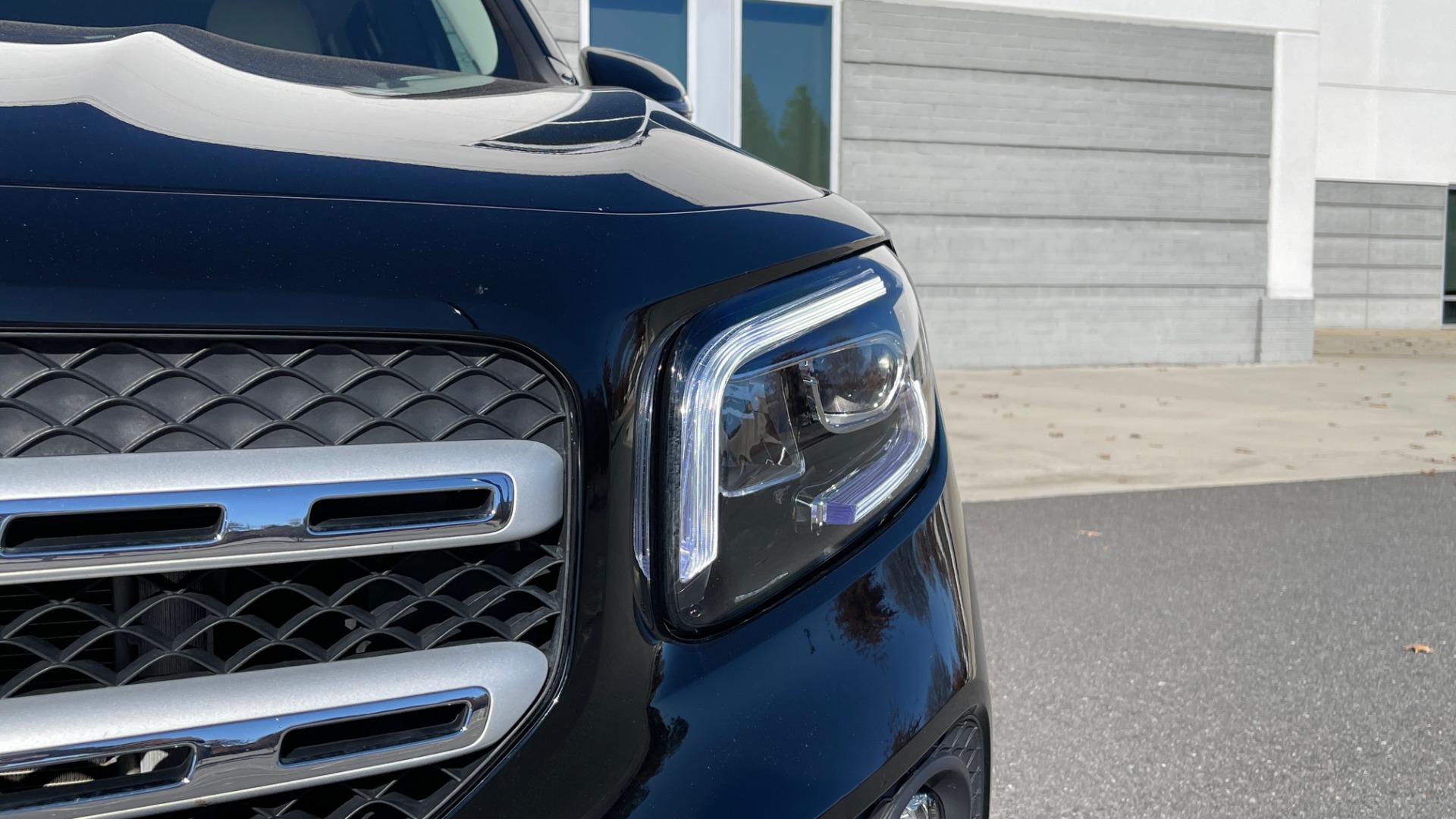 Used 2020 Mercedes-Benz GLB 250 PREMIUM 2.0L / 8-SPD AUTO / BLIND SPOT / 10.25-IN DISPLAY / REARVIEW for sale $45,385 at Formula Imports in Charlotte NC 28227 11