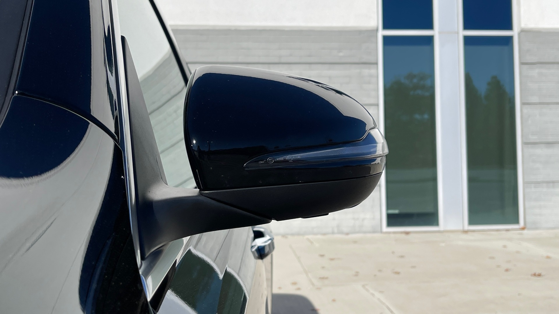 Used 2020 Mercedes-Benz GLB 250 PREMIUM 2.0L / 8-SPD AUTO / BLIND SPOT / 10.25-IN DISPLAY / REARVIEW for sale Sold at Formula Imports in Charlotte NC 28227 13