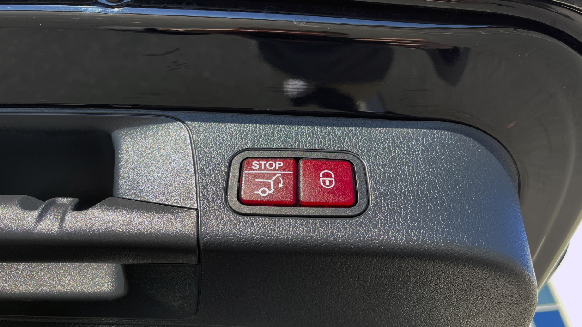 Used 2020 Mercedes-Benz GLB 250 PREMIUM 2.0L / 8-SPD AUTO / BLIND SPOT / 10.25-IN DISPLAY / REARVIEW for sale $45,385 at Formula Imports in Charlotte NC 28227 19